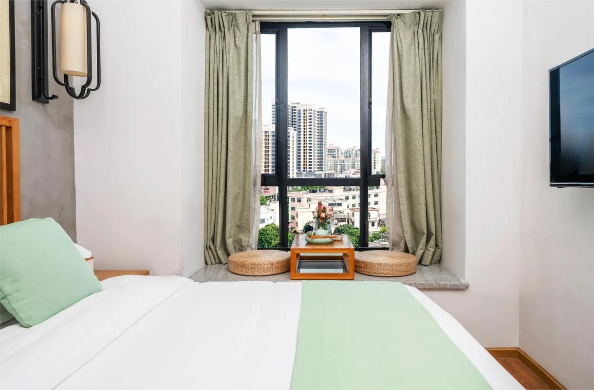 Queen Room with View