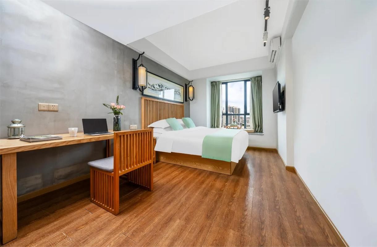 Queen Room with View