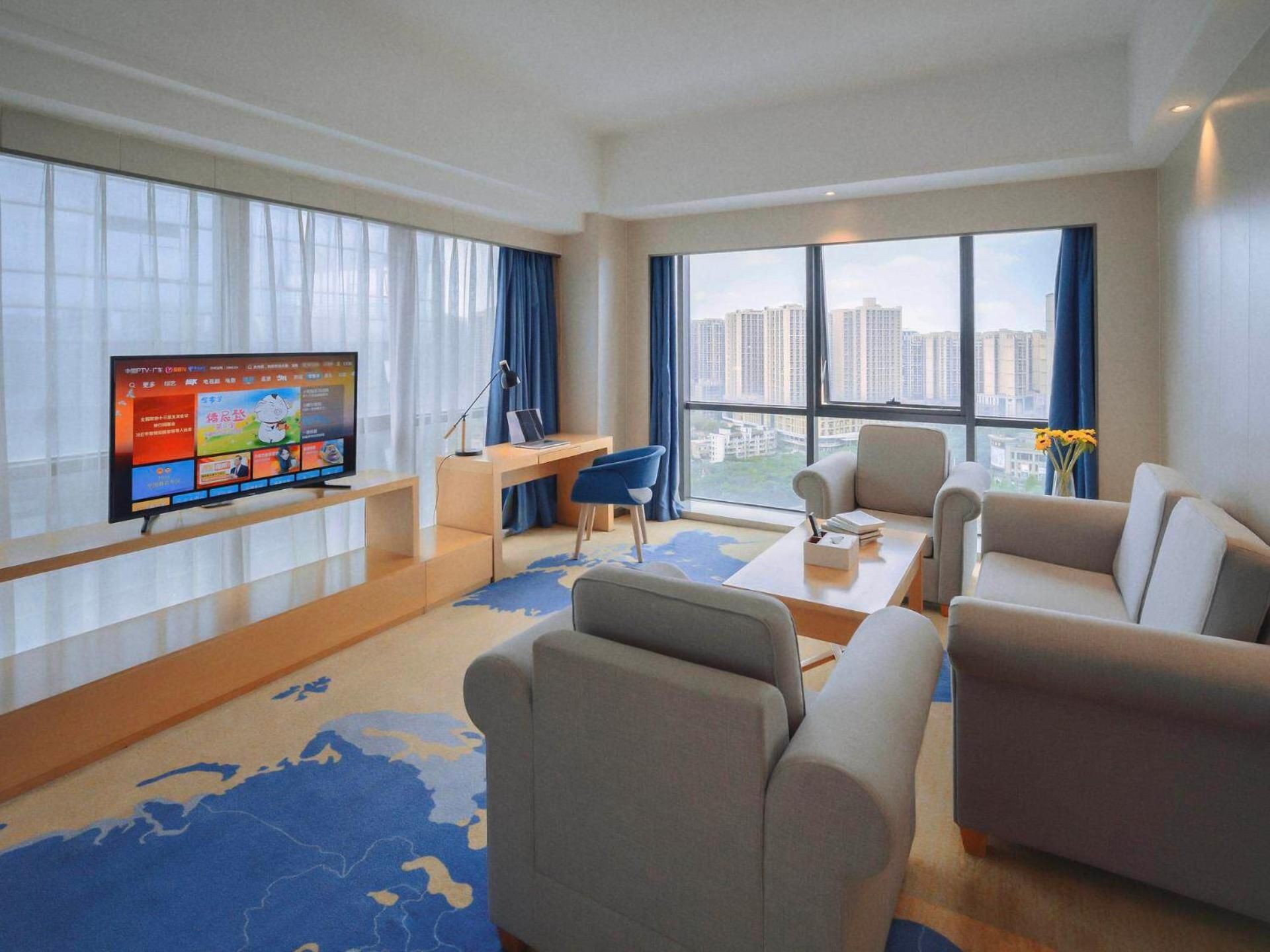 Kyriad Marvelous Hotel Zhongshan South District Convention Center Premier Suite with City View 2