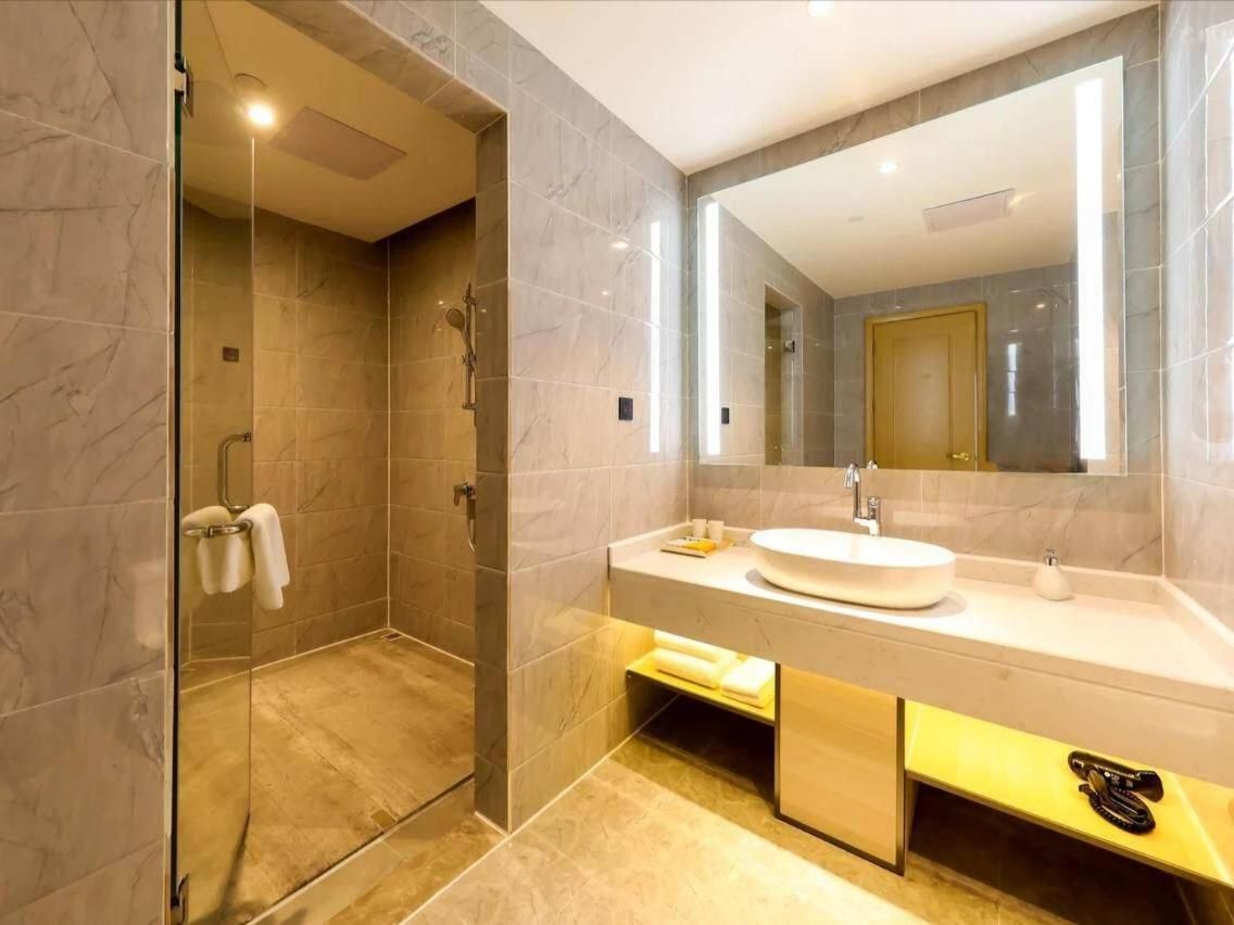 Kyriad Marvelous Hotel Zhongshan South District Convention Center Premier Suite with City View