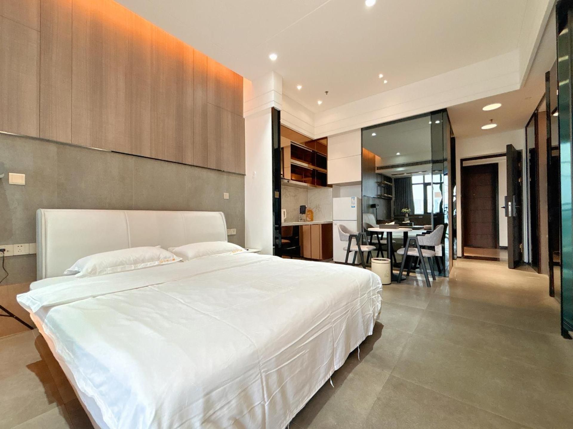One-Bedroom Apartment with Balcony