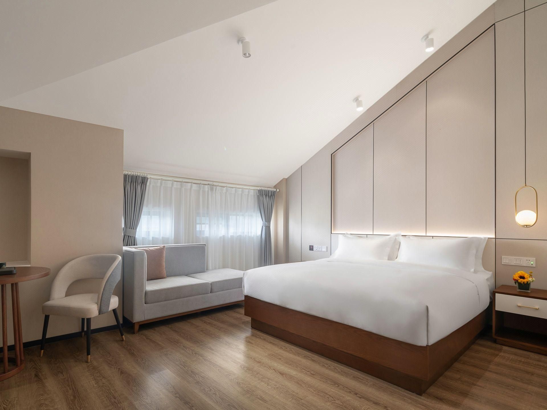 Deluxe Queen Room