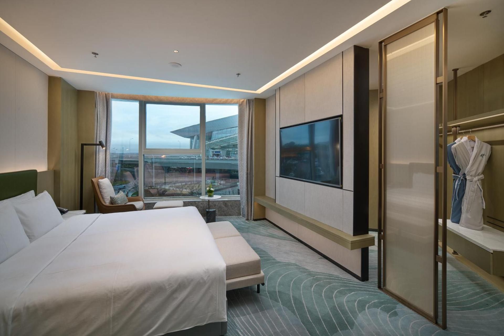 1 King Suite