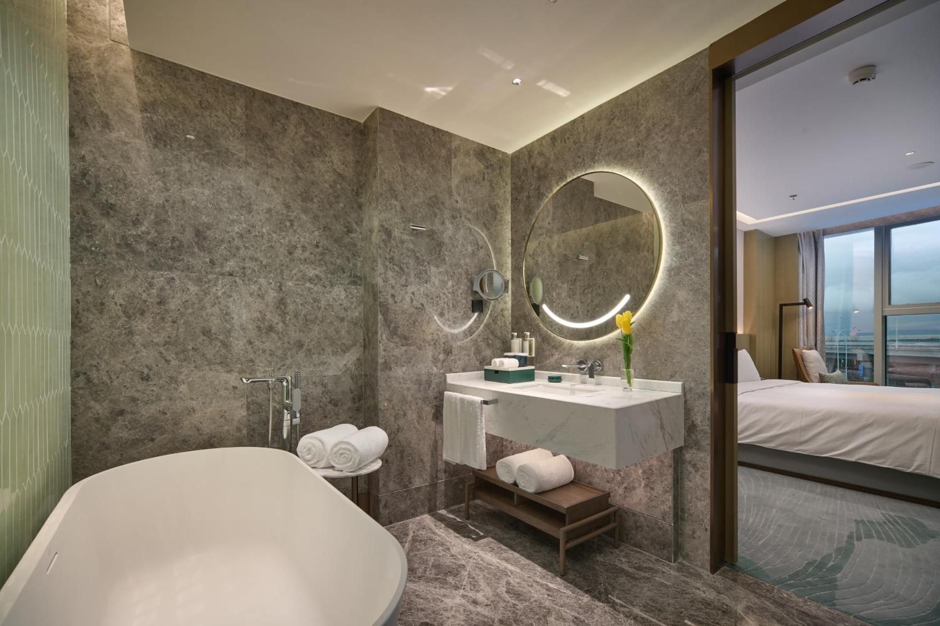 1 King Suite