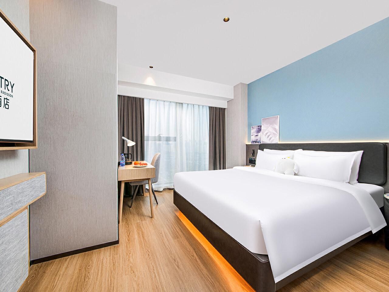 Deluxe Queen Room