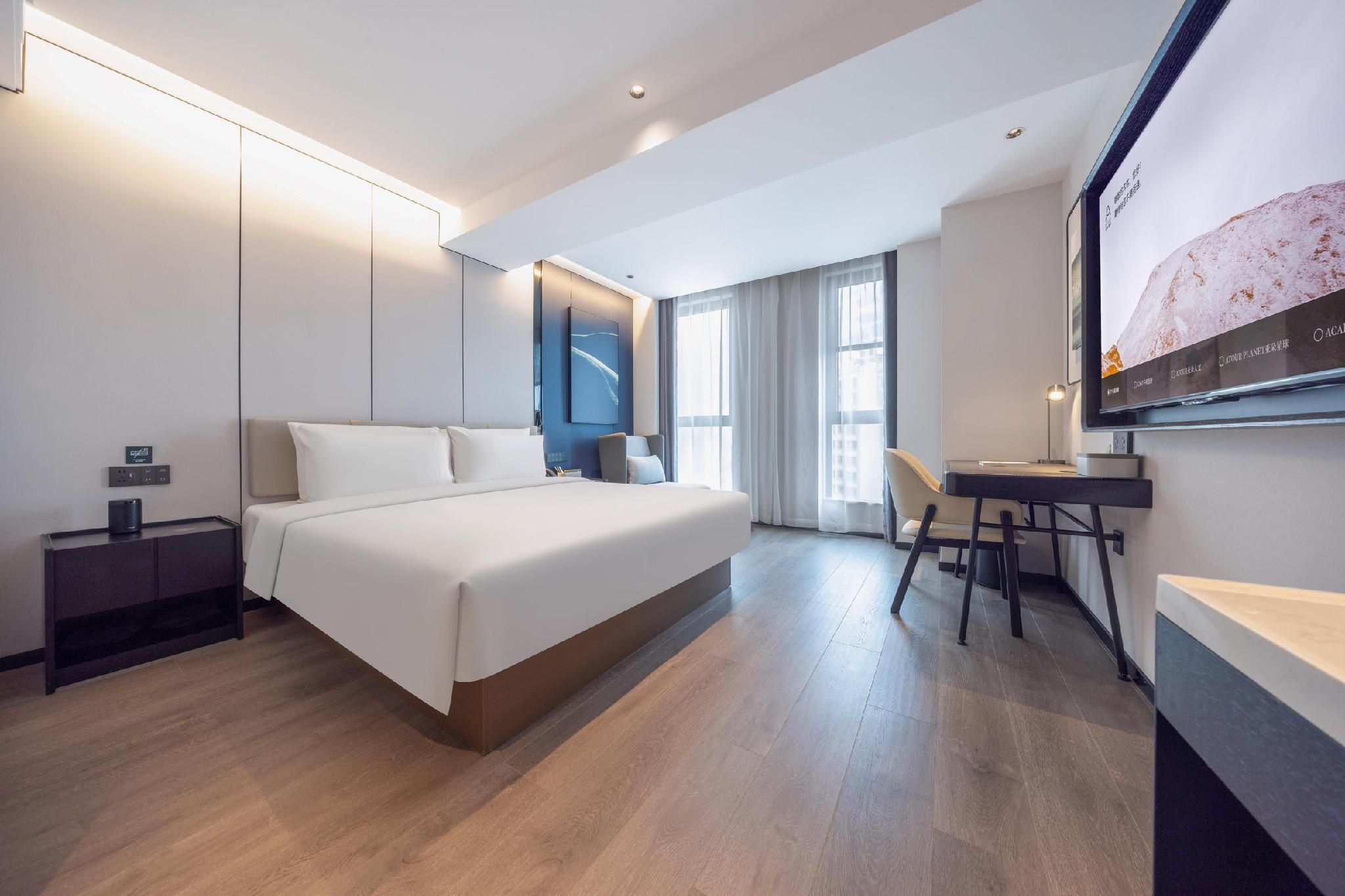 Atour - Superior 1 Bed Room, Lake View