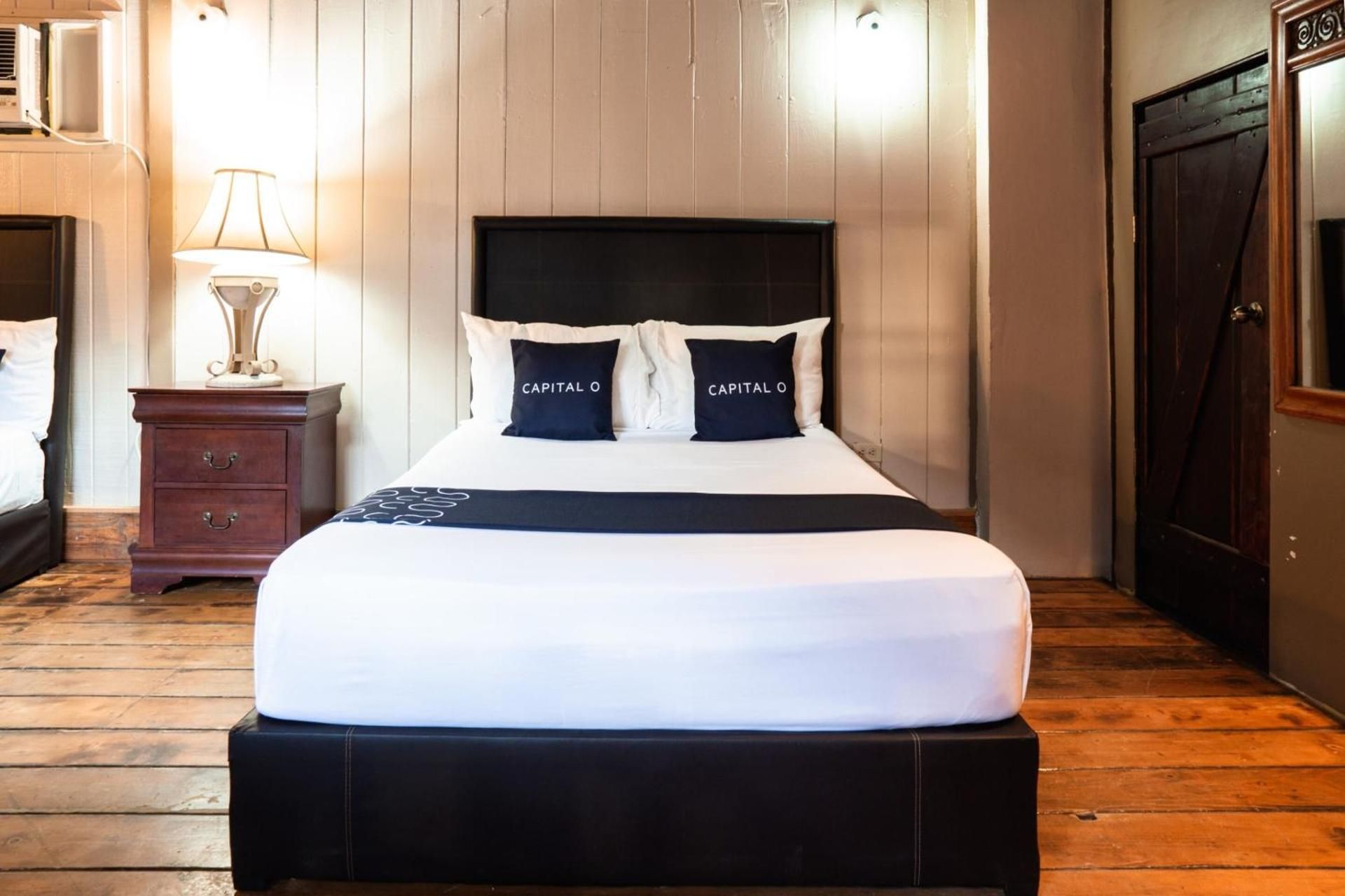 Capital O Hotel Villa Azura Standard Quadruple Room 2