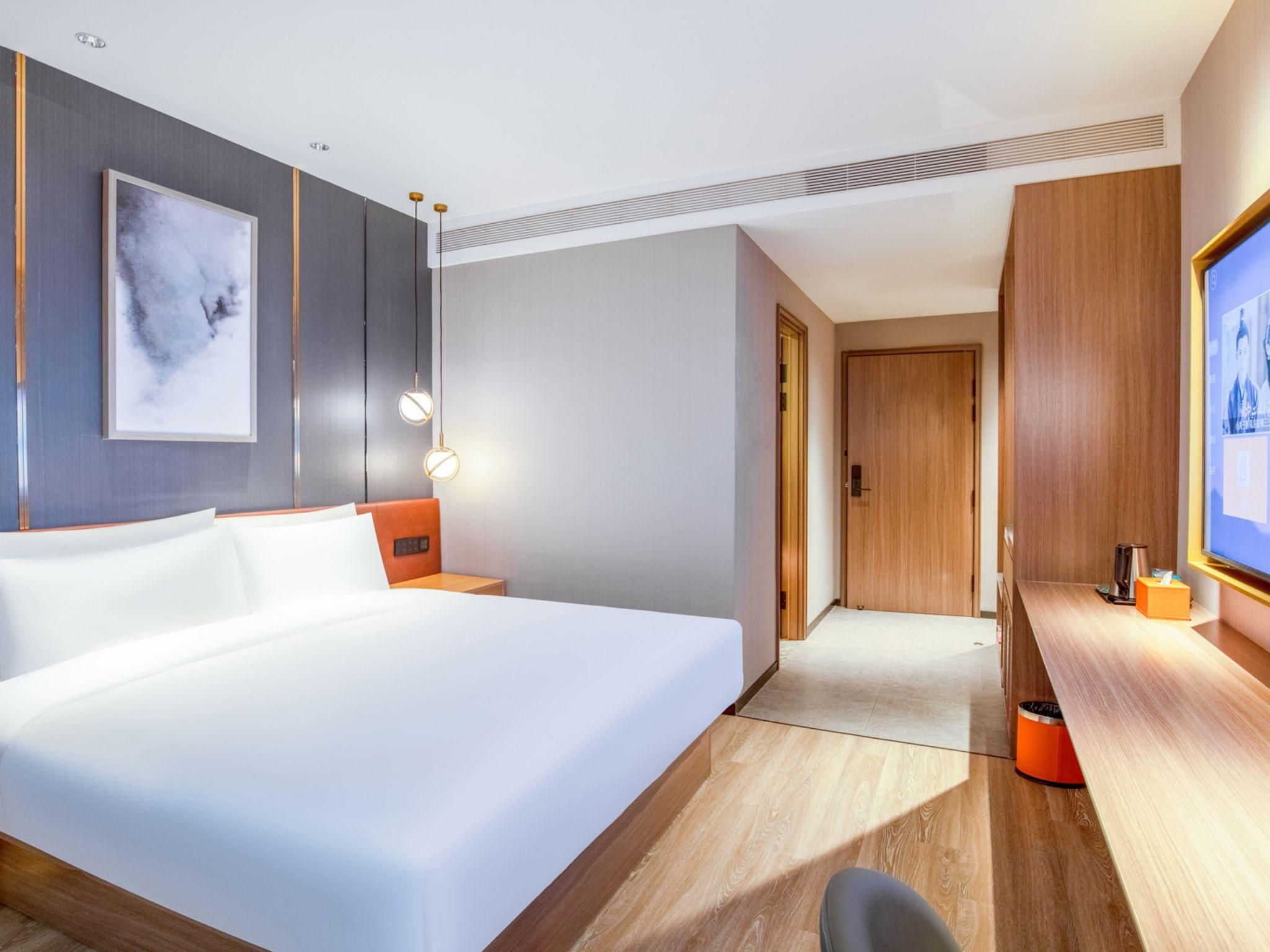 Queen Superior Room