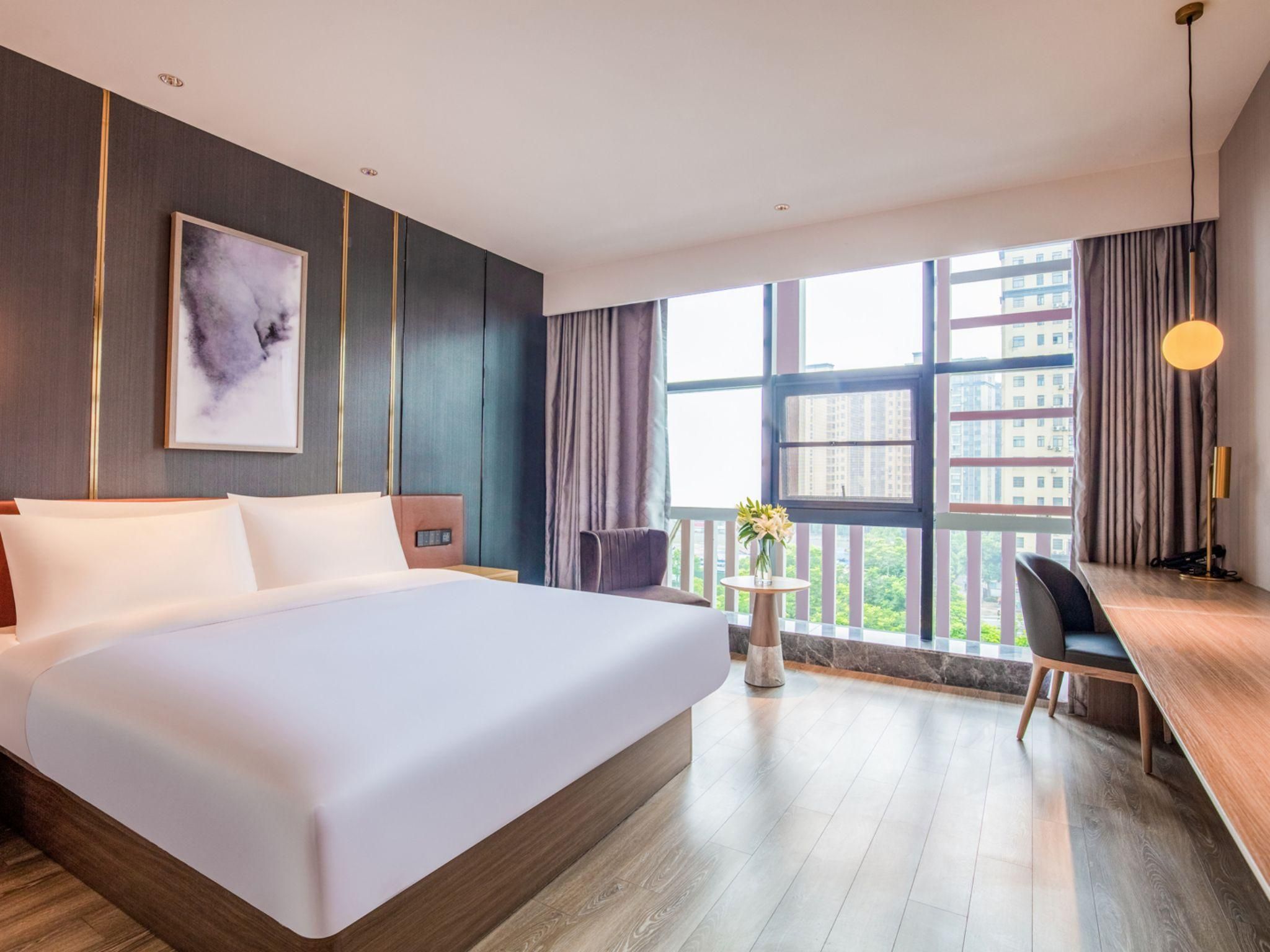 Huazhu - Deluxe Bed Room With View