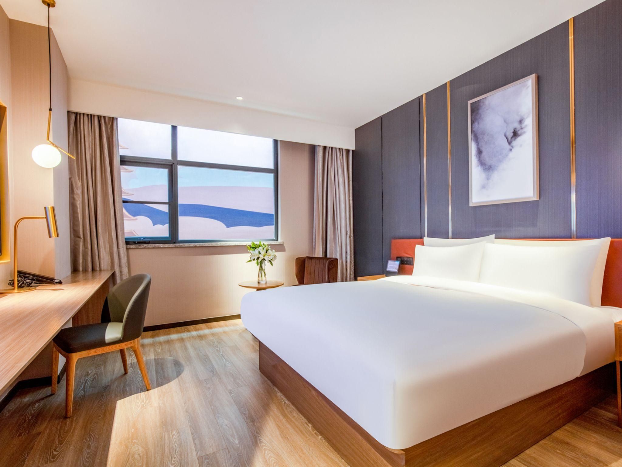 Queen Superior Room