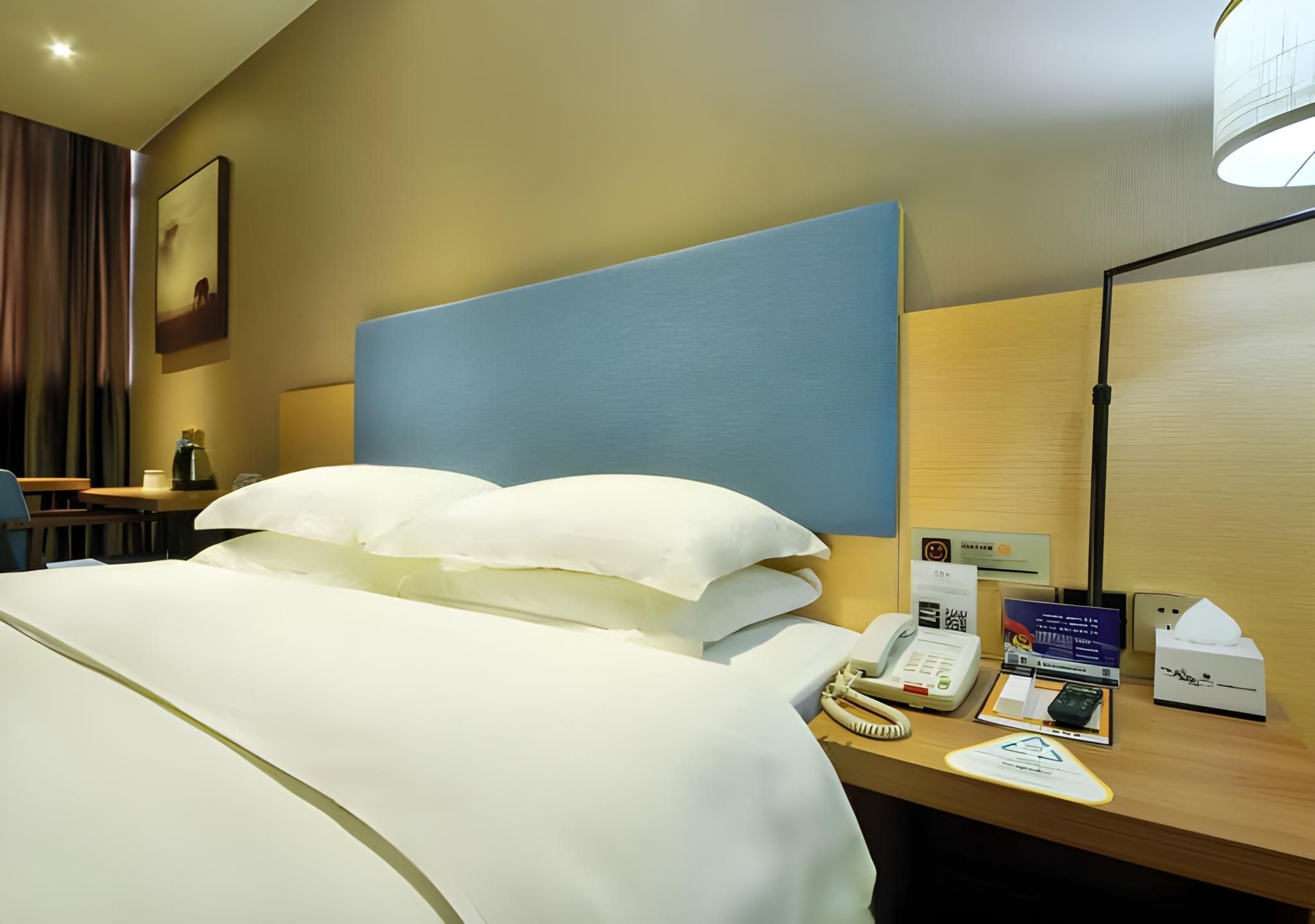 Business Queen Room