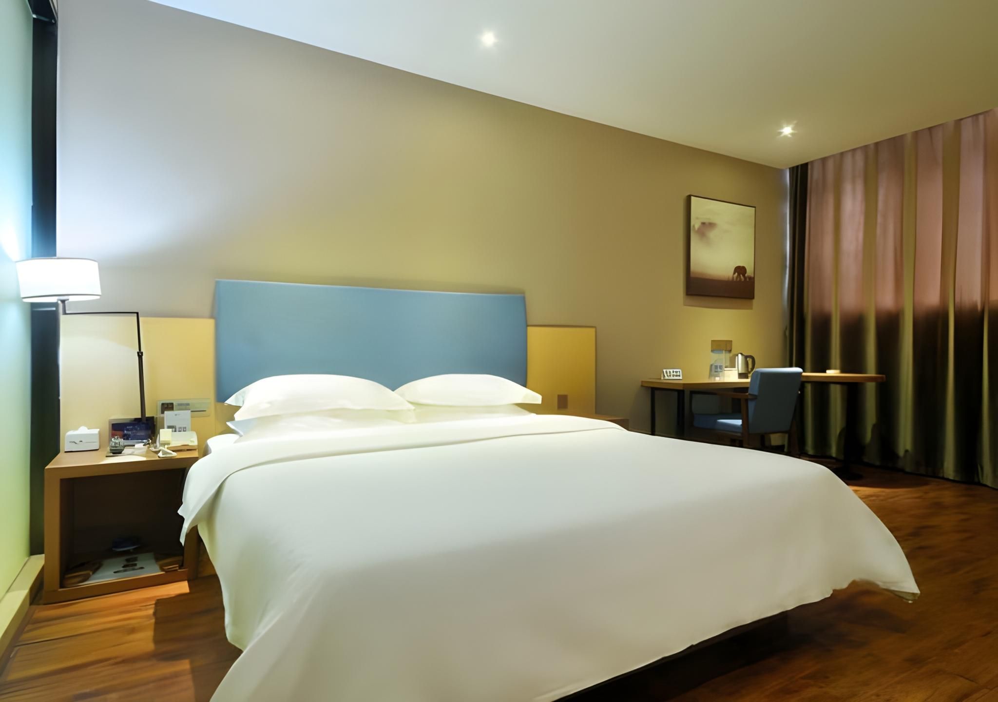 Business Queen Room