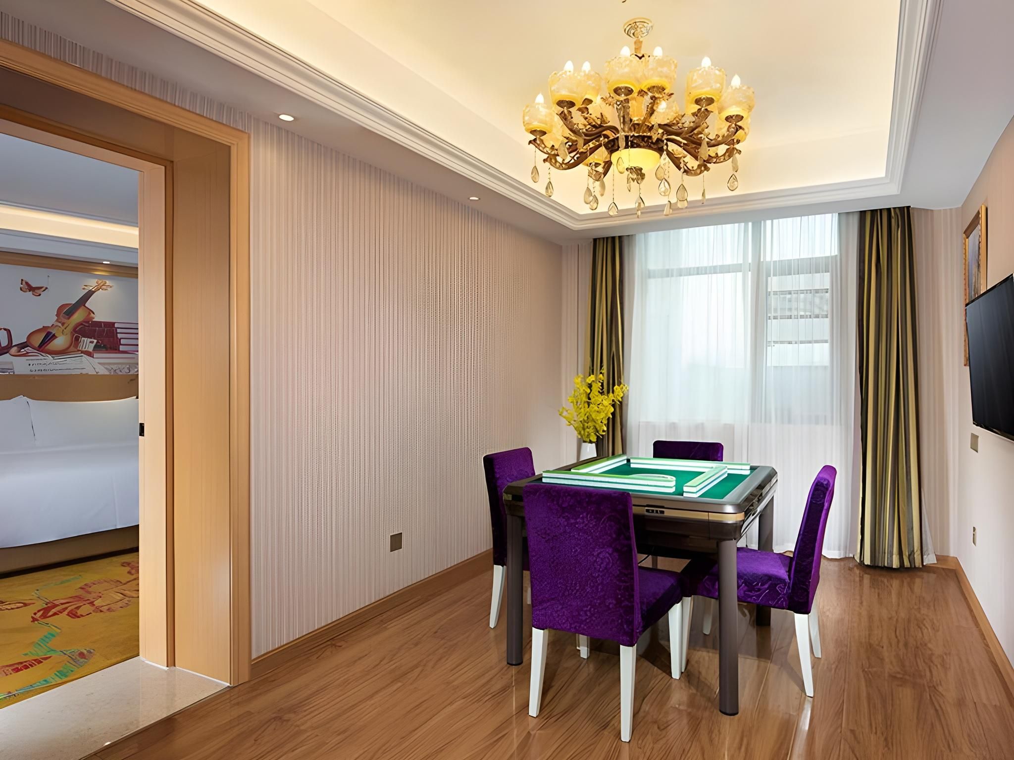 Vienna - Functional Chess Suite Room