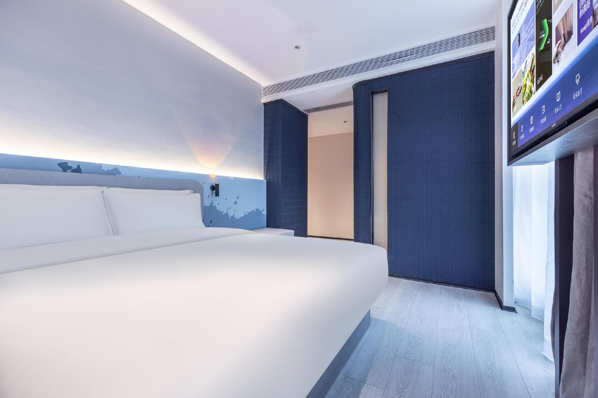 Comfort Queen Room