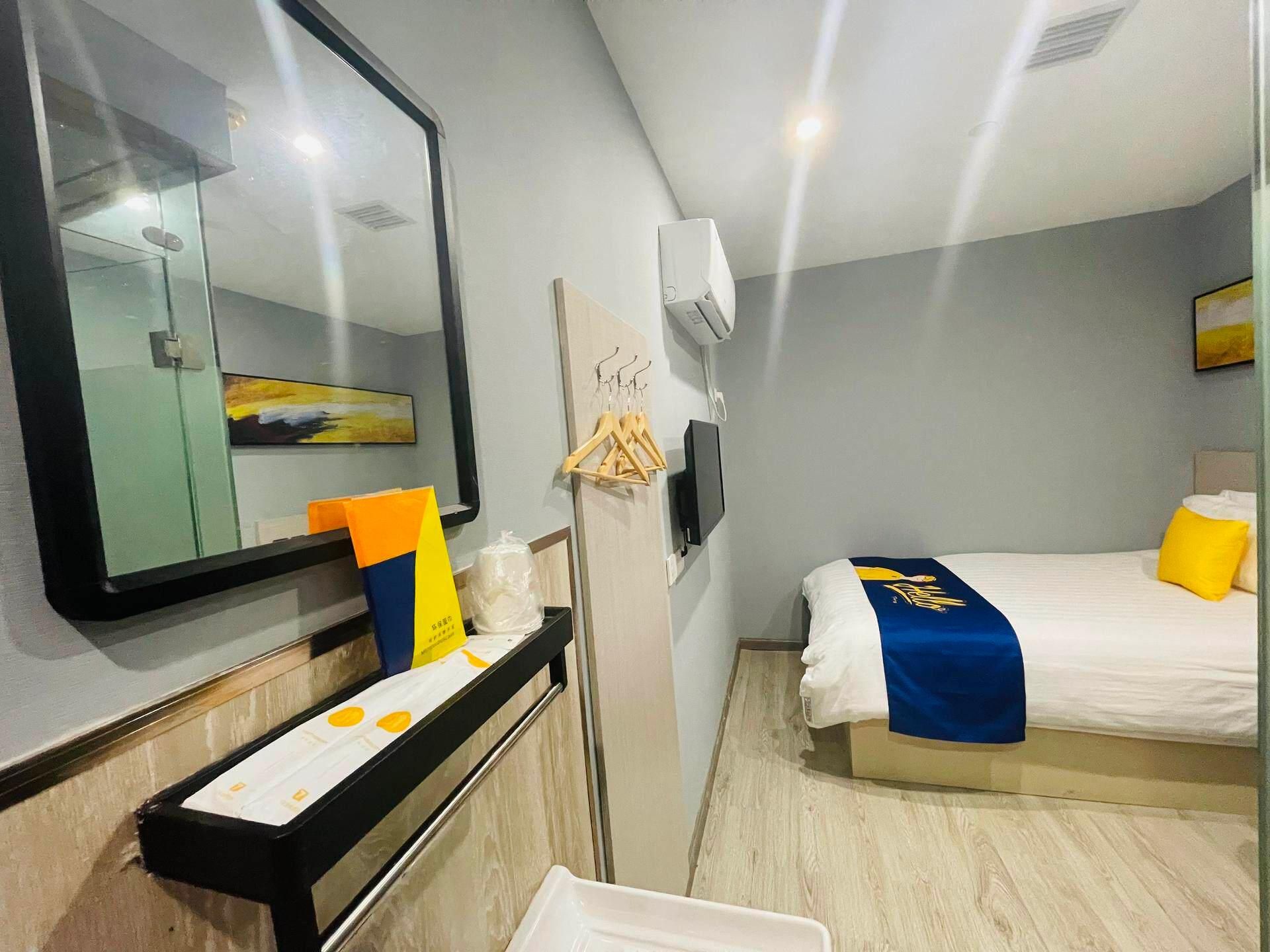 Economy Room