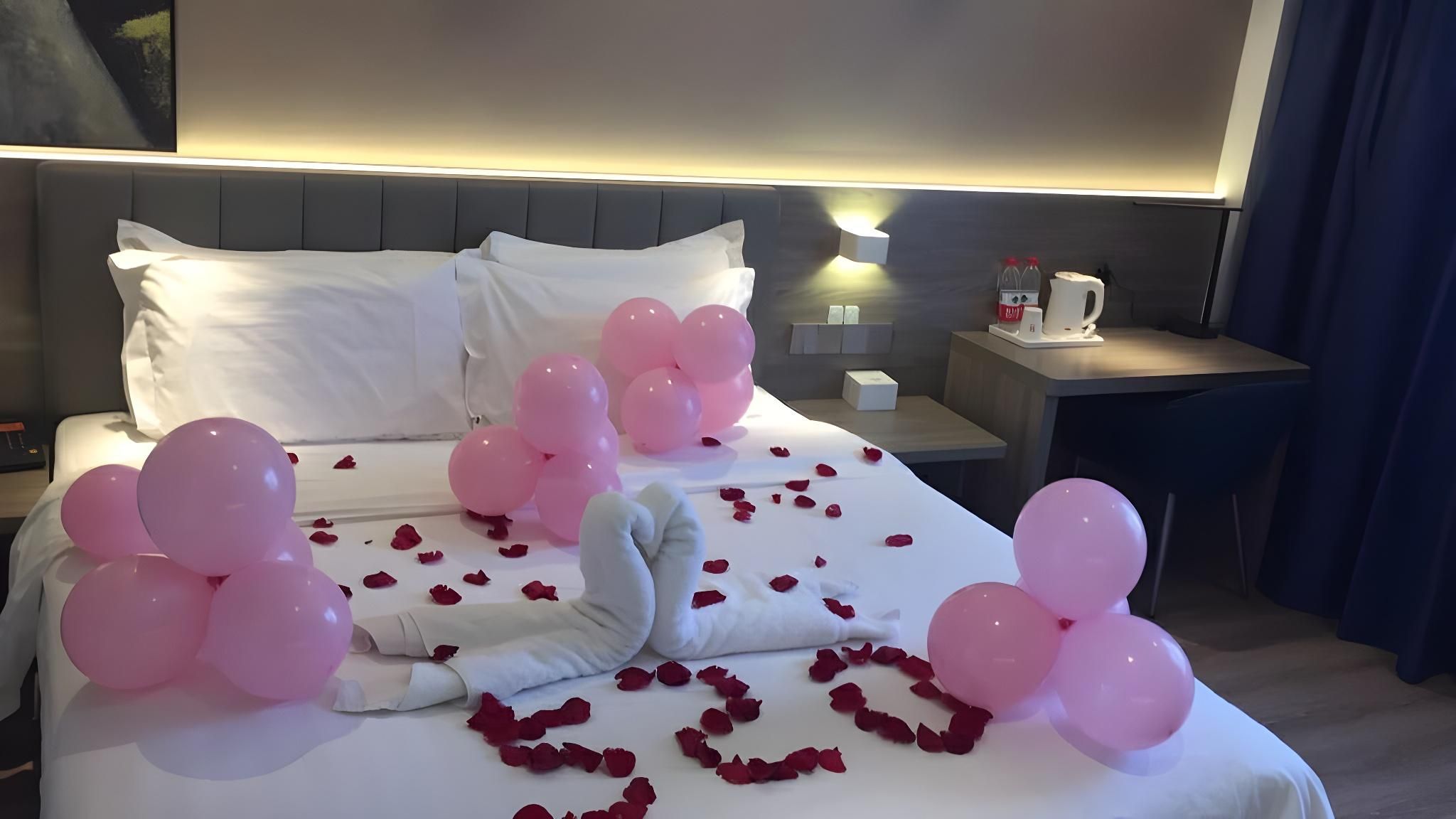WH - Festival Theme Room