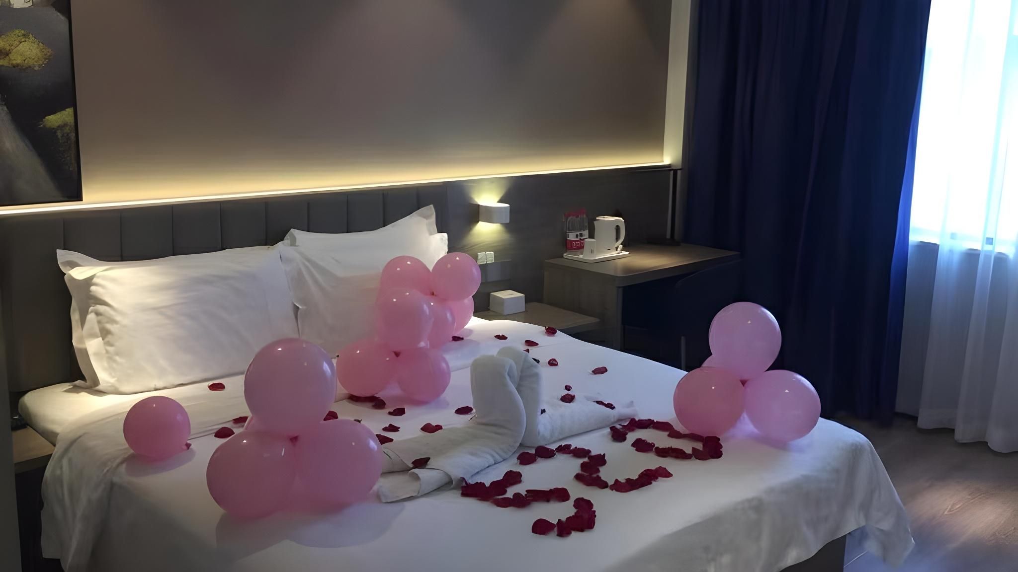 WH - Festival Theme Room