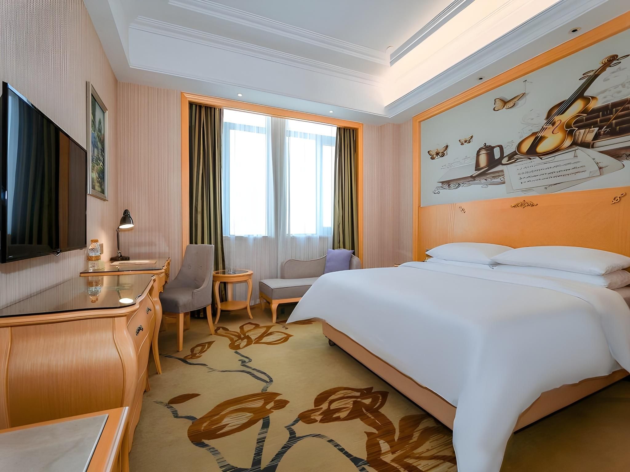 Deluxe Queen Room
