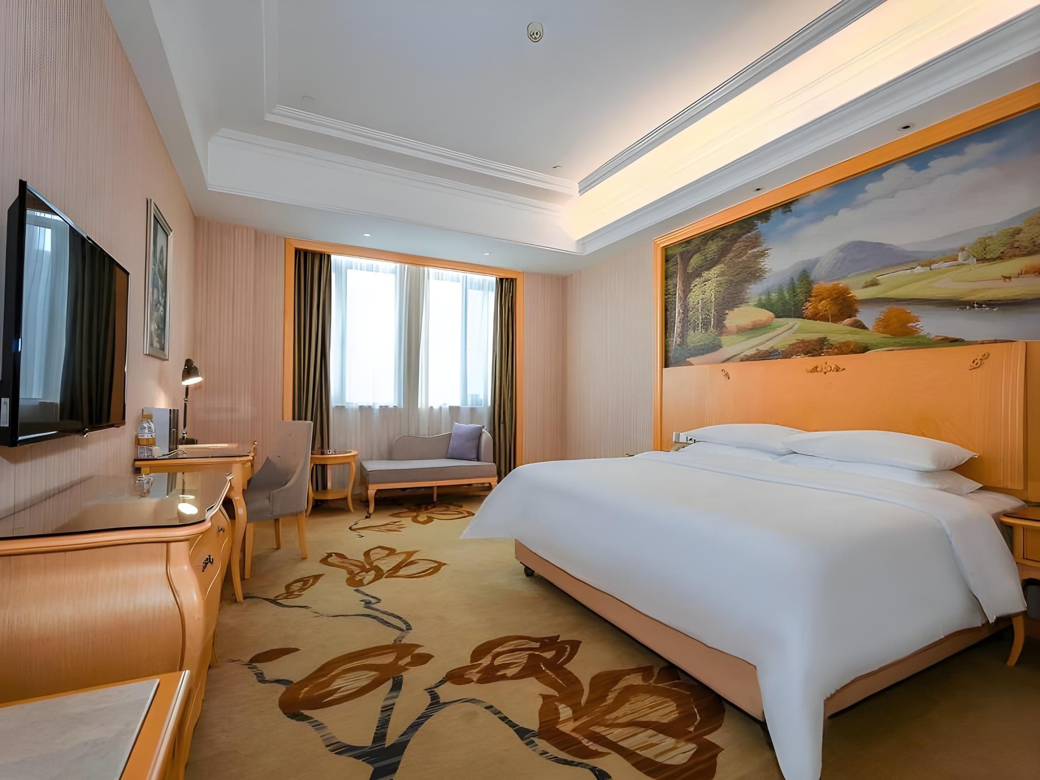 Business King Room