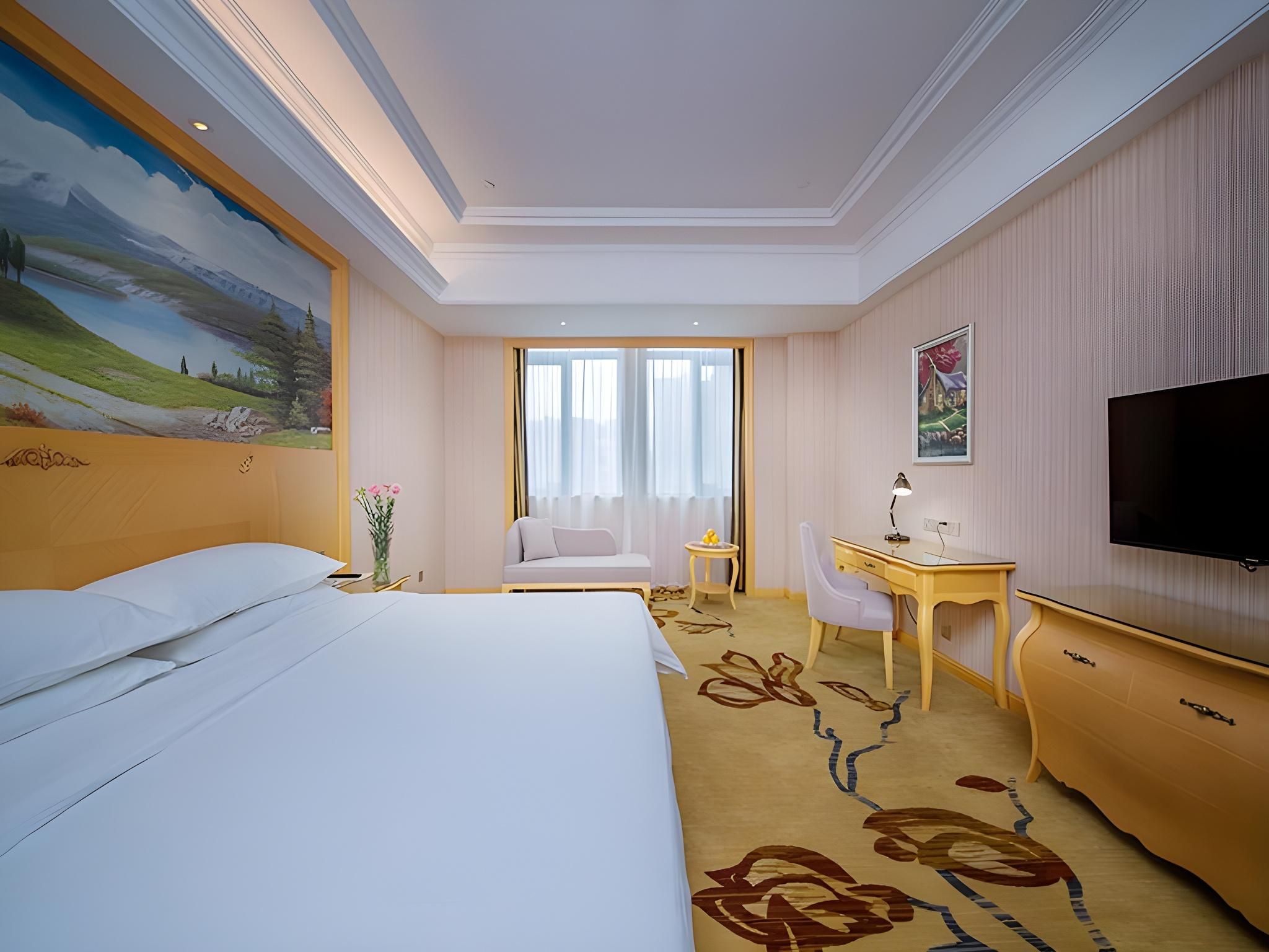 Business King Room