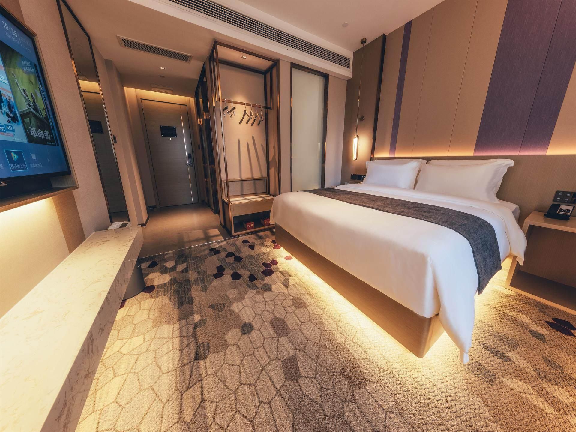 Deluxe Queen Room