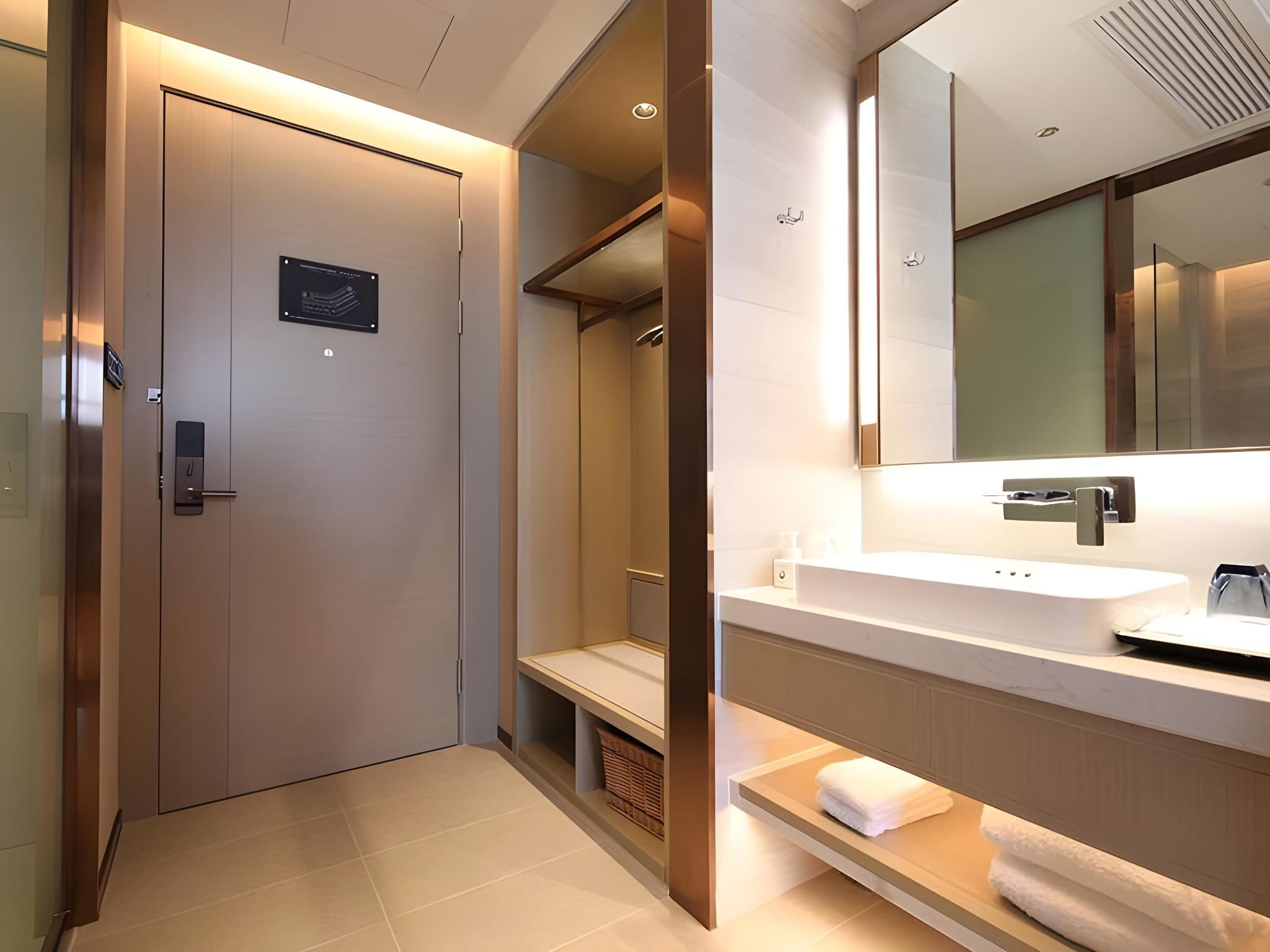 WH - Deluxe Room Twin