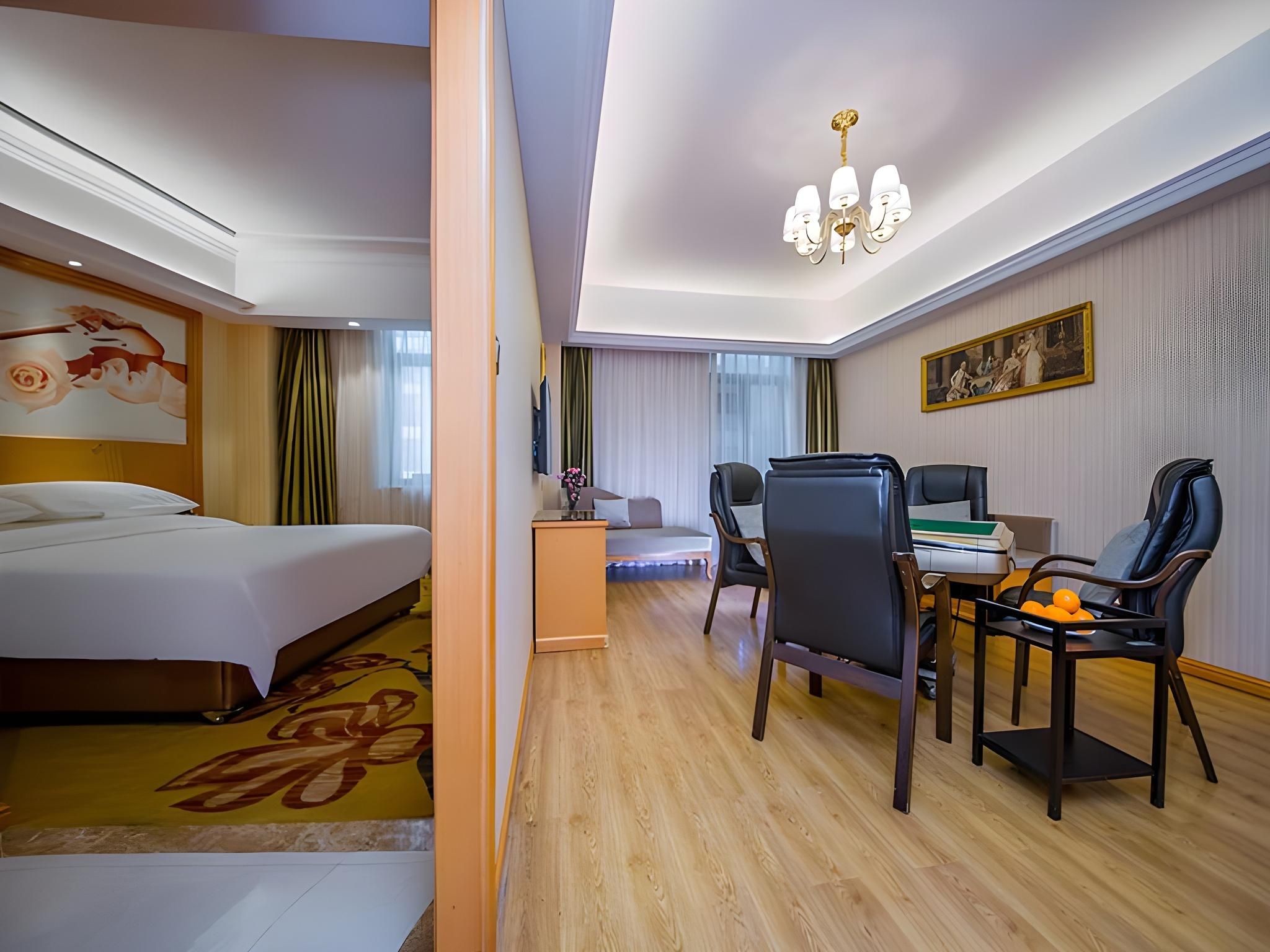 Vienna - Functional Chess Suite Room