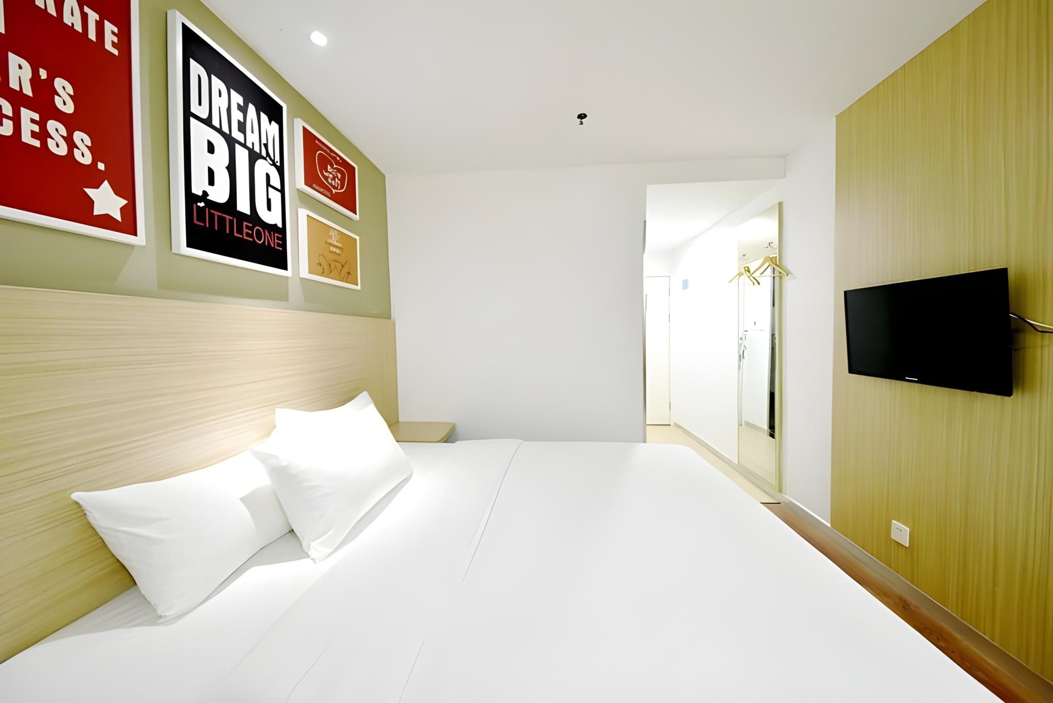 Huazhu - Room With Bed