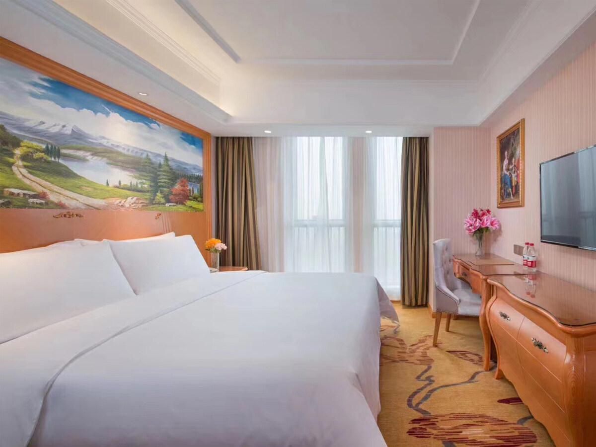 Business King Room