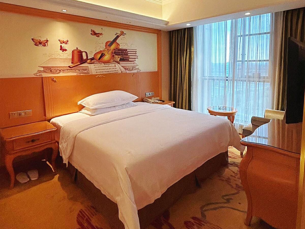 Standard - Queen Room