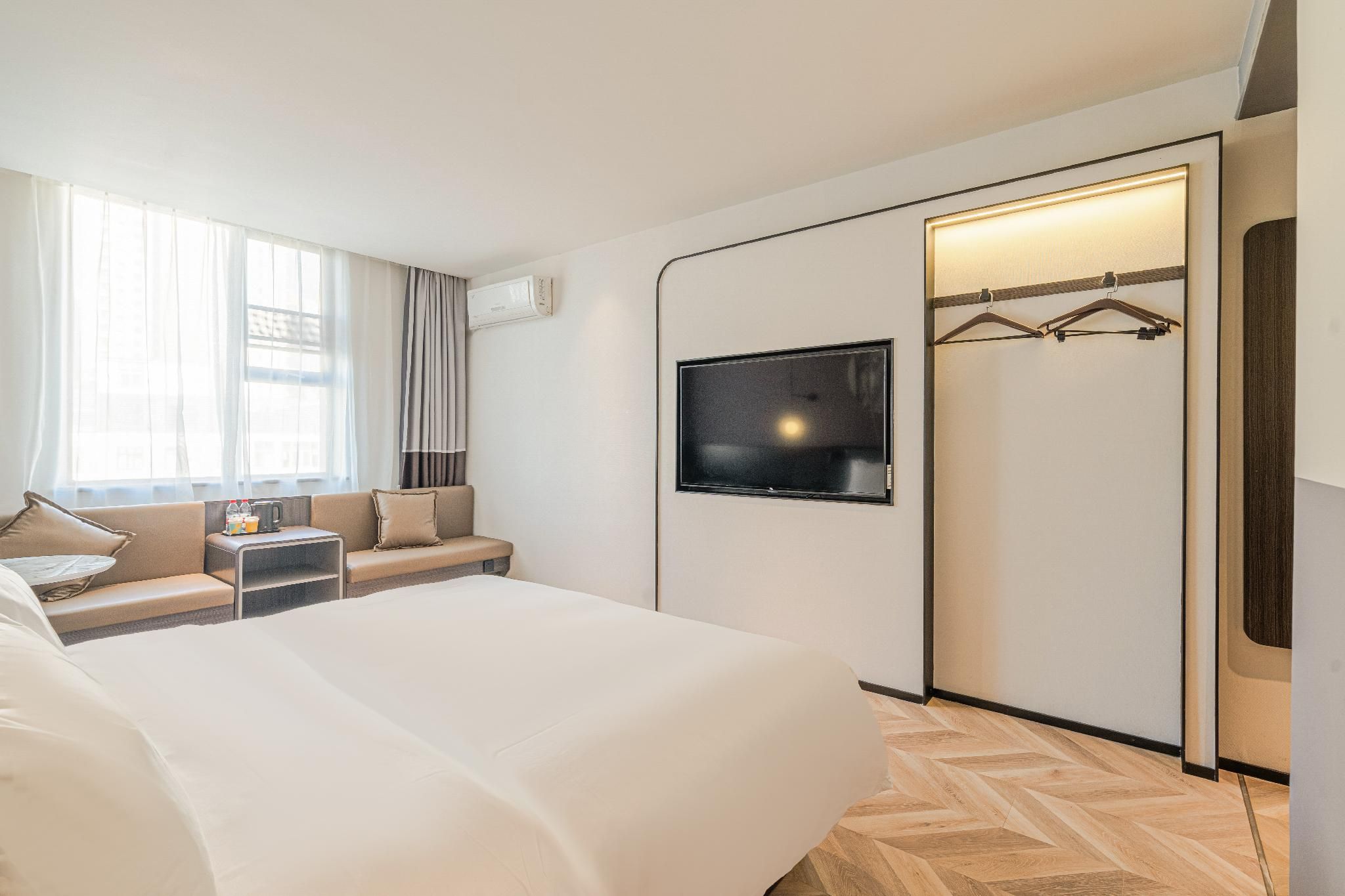 Business Queen Bed Room