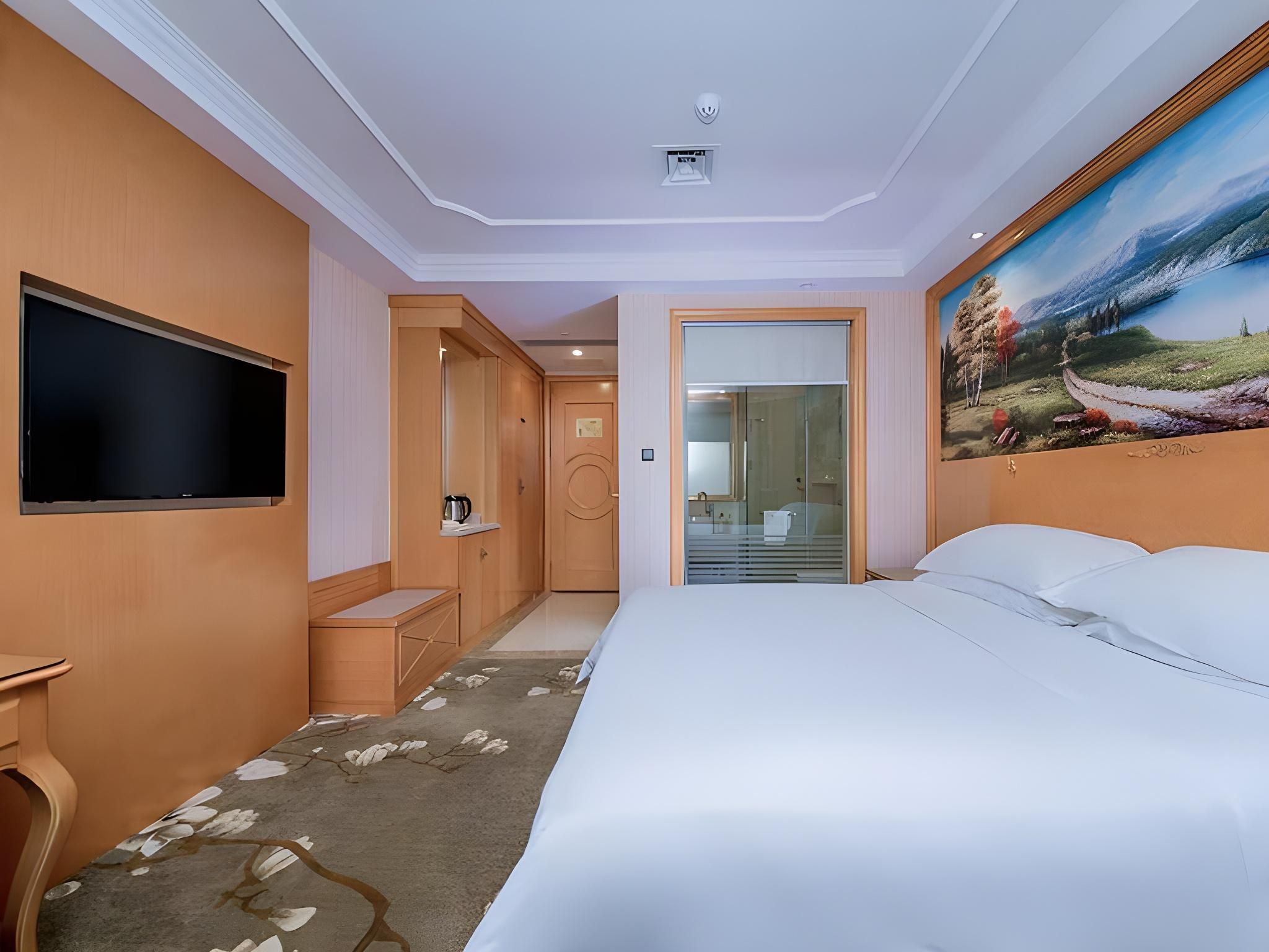 Standard - Queen Room