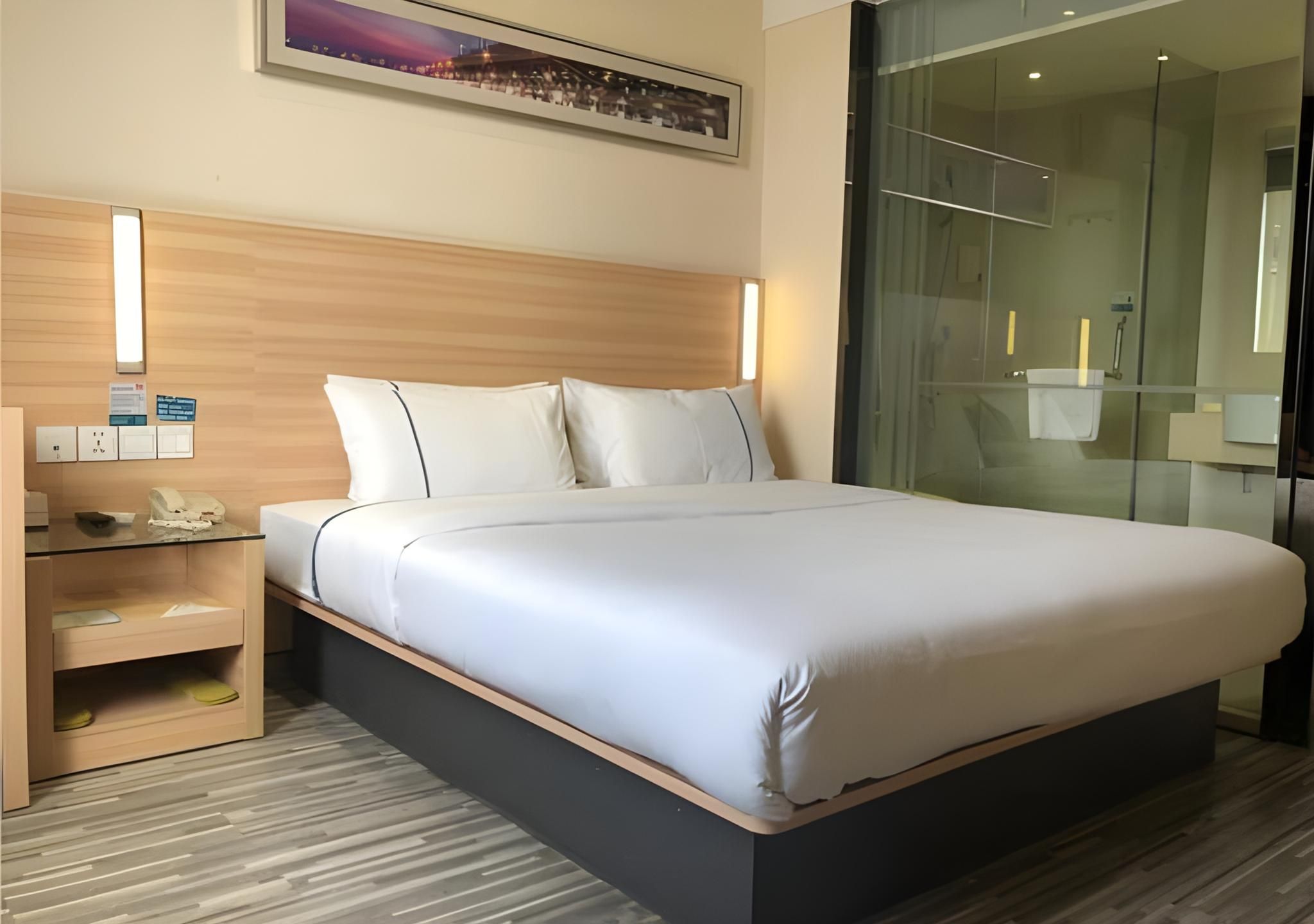 Business Queen Room