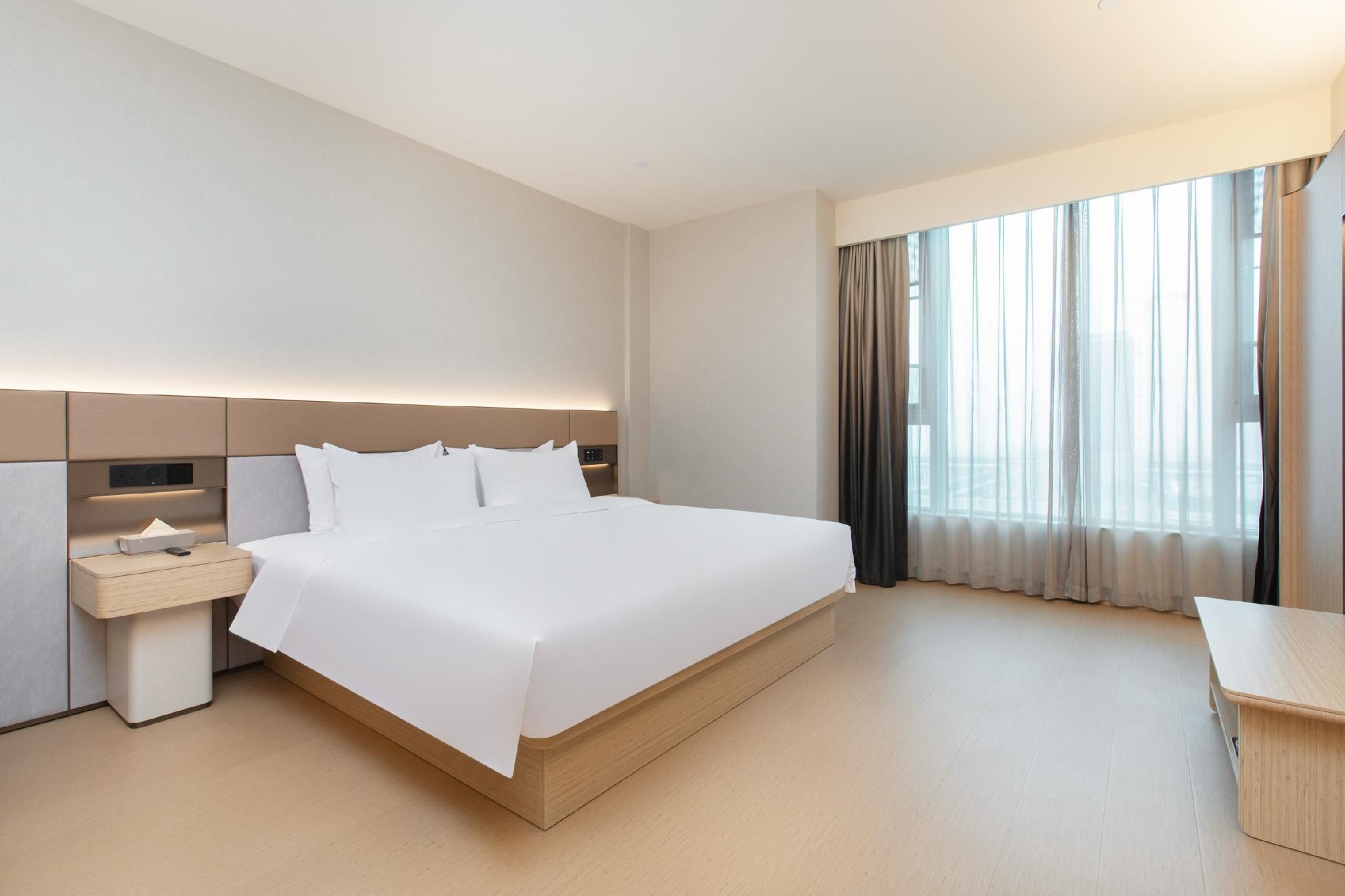 Huazhu - Deluxe Bed Room