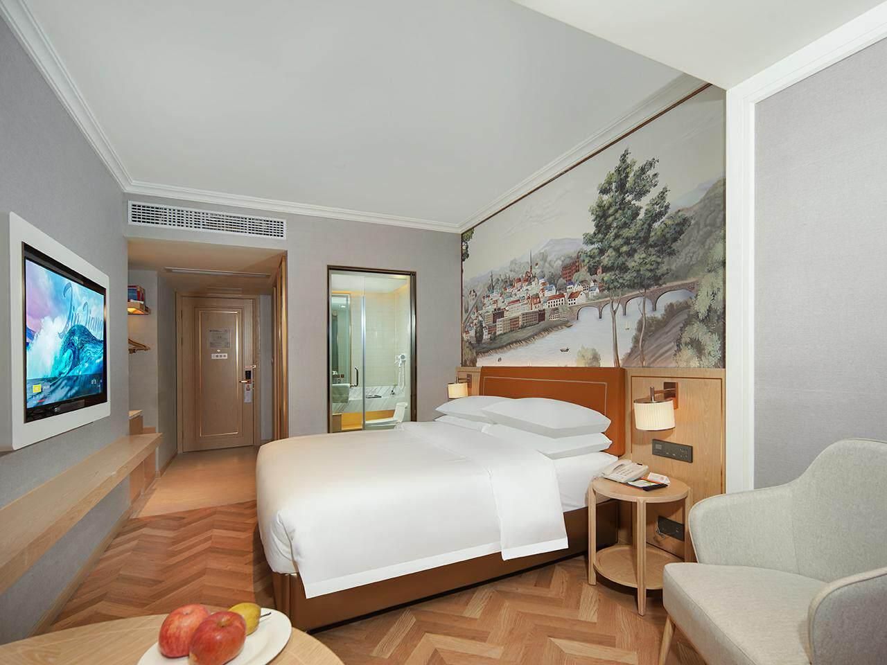 Deluxe Queen Room