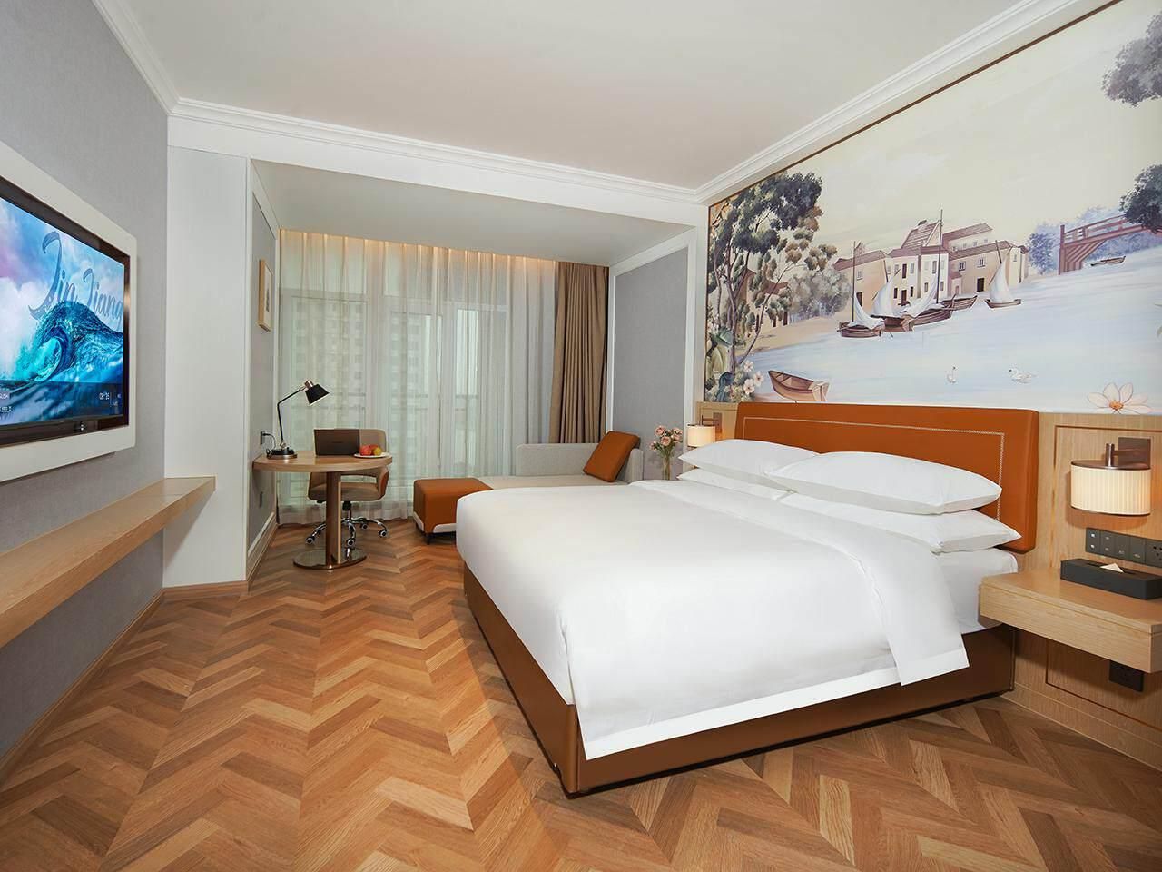 Business King Room