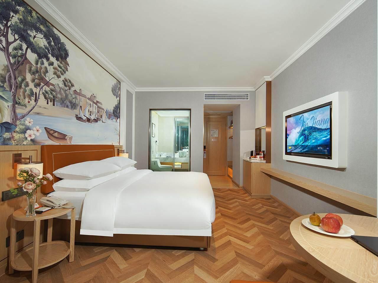 Business King Room