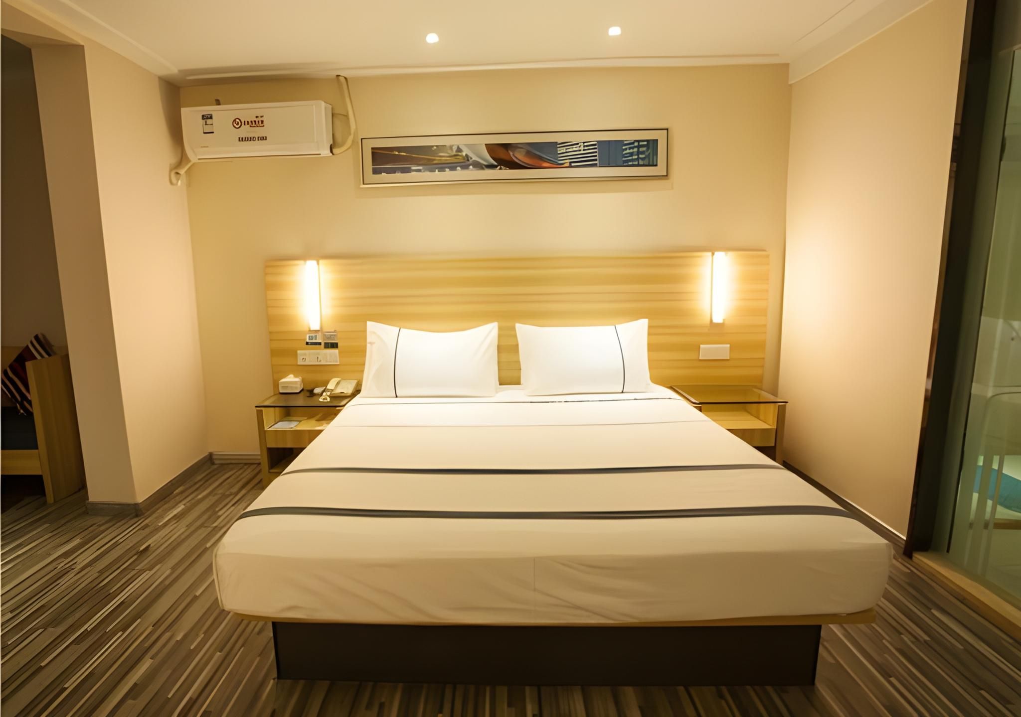 Business Queen Room
