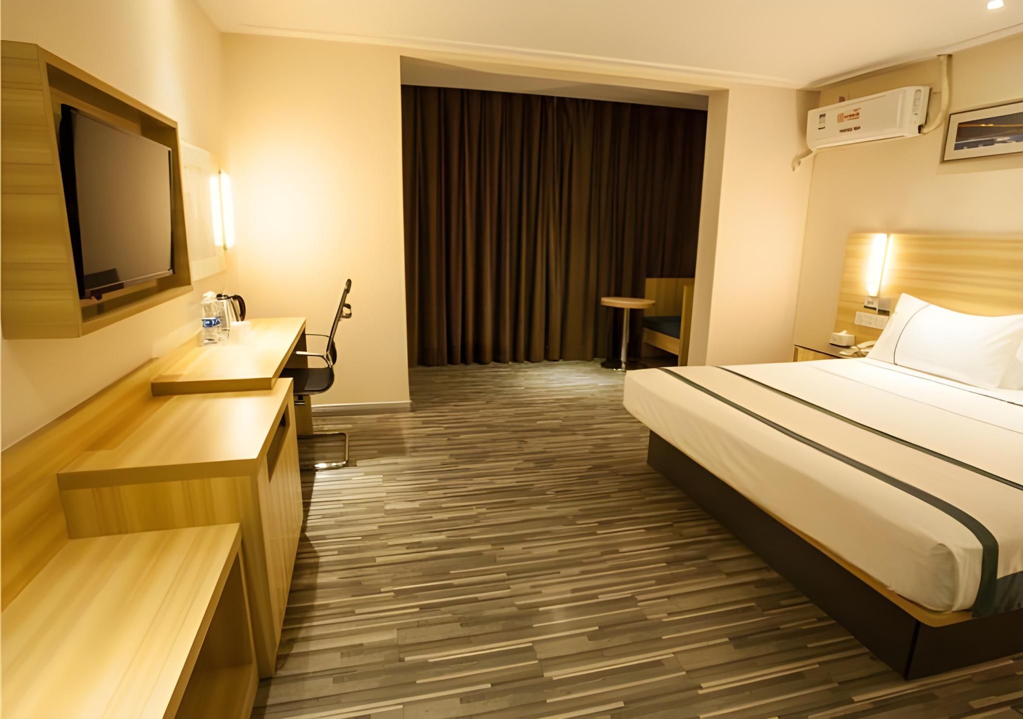 Business Queen Room
