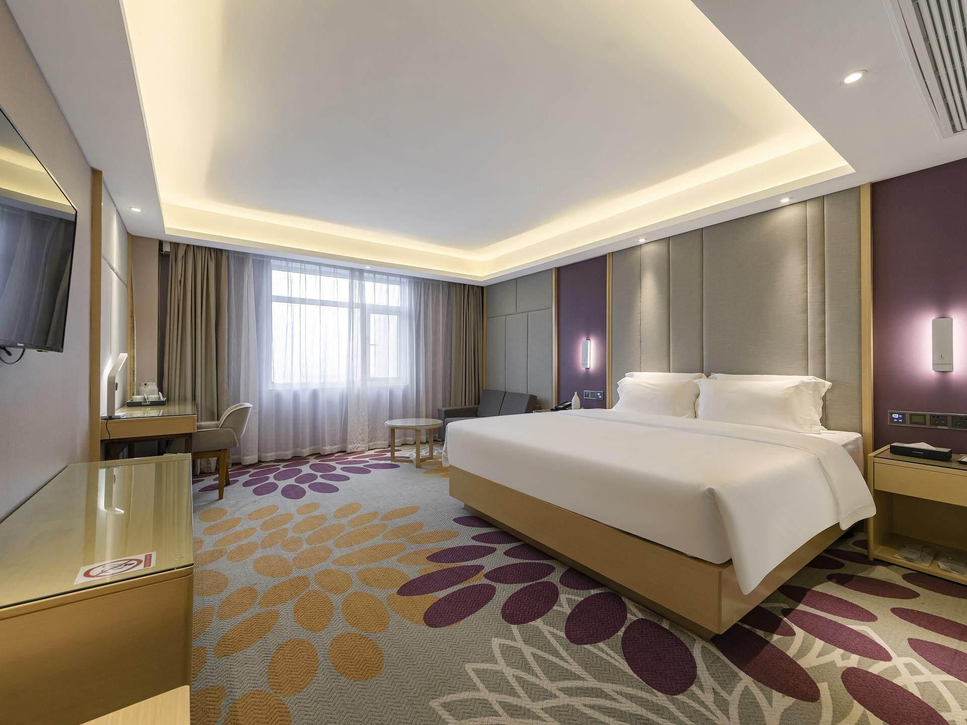 Deluxe Queen Room
