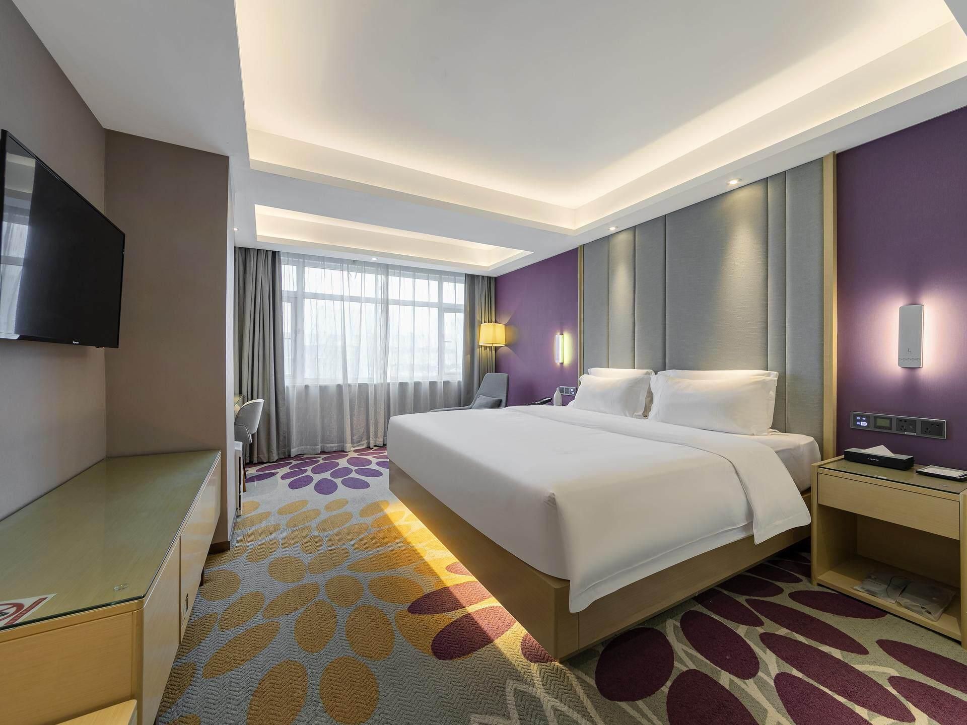 Deluxe Queen Room