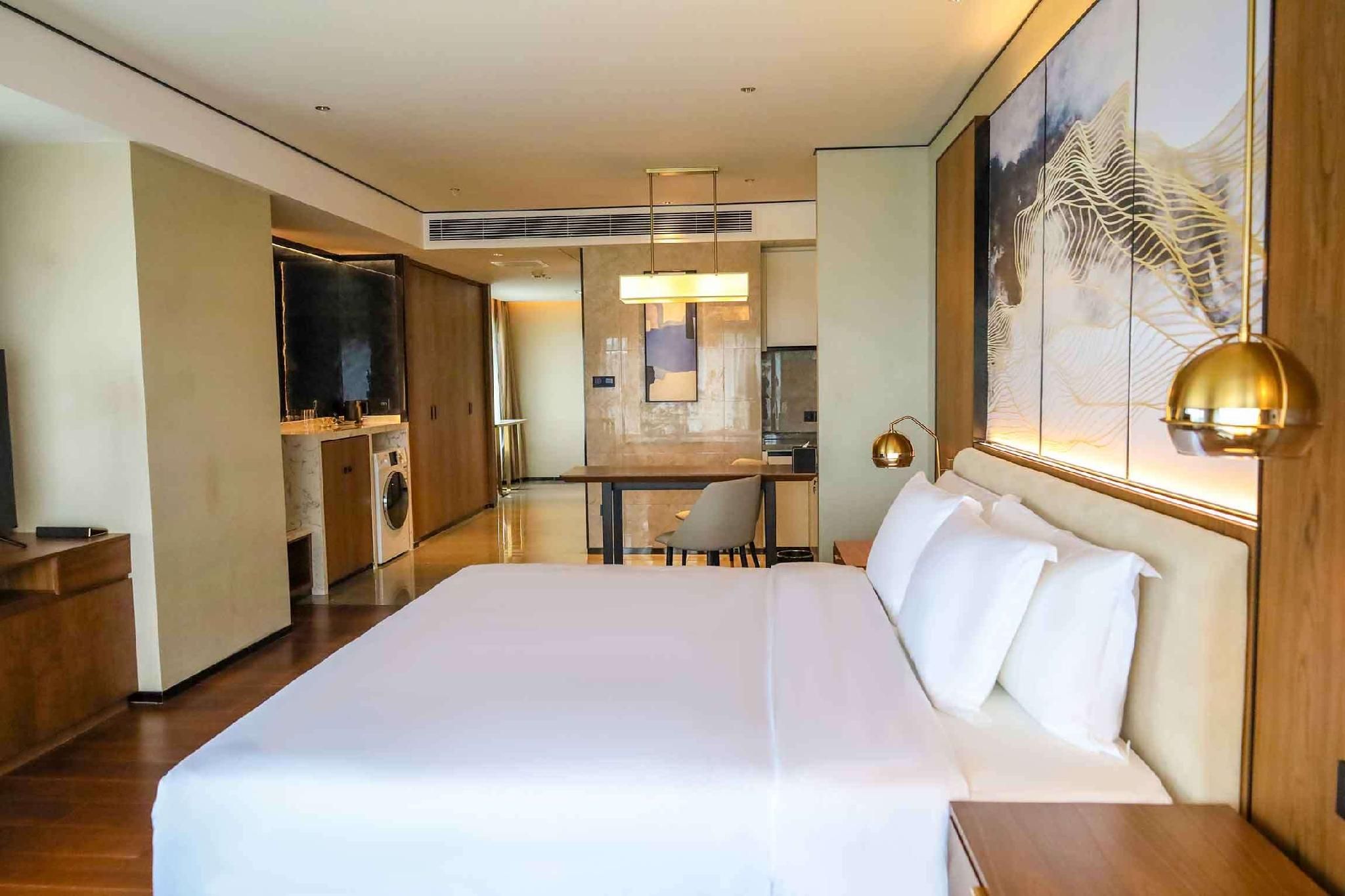Quiet King Room