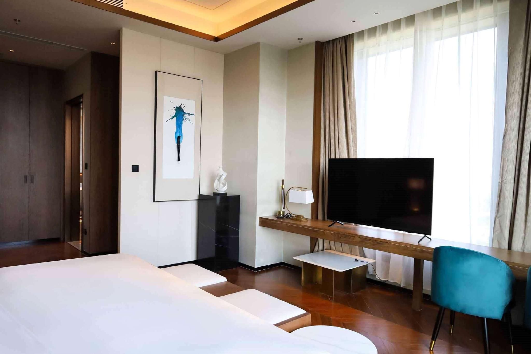Tranquil Executive Suite