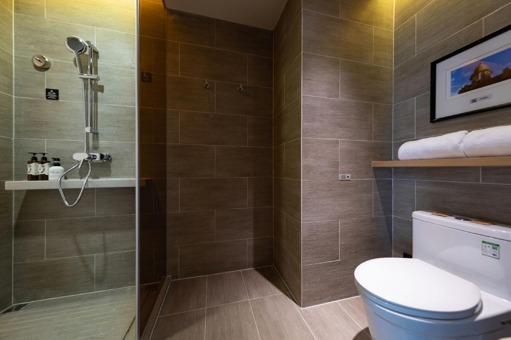 Jimu Suite with River View