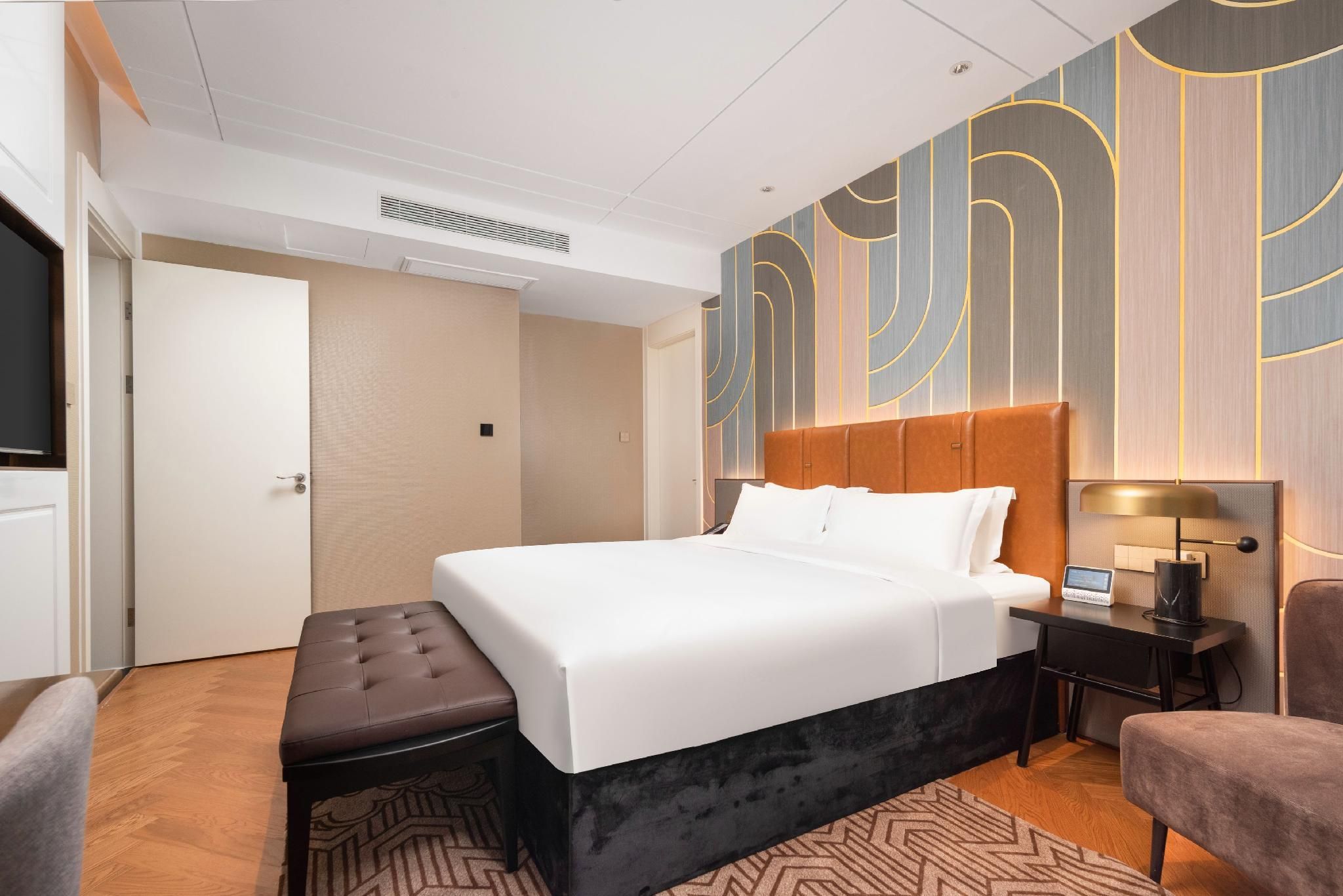 WH - Explore Suite