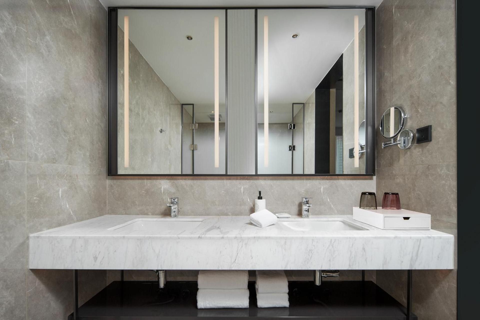 Superior King Suite