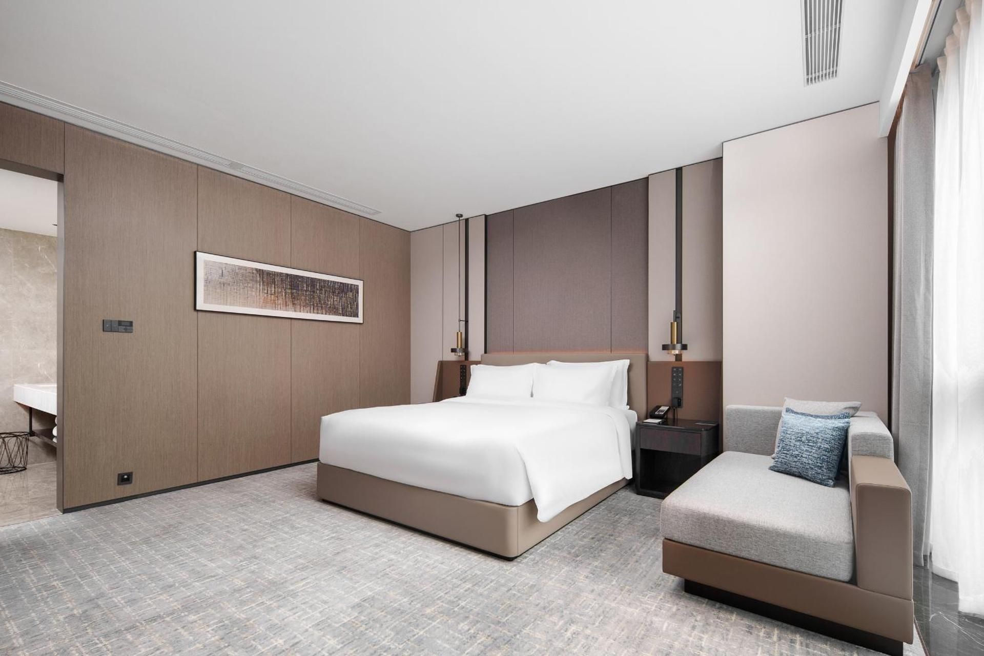 Superior King Suite
