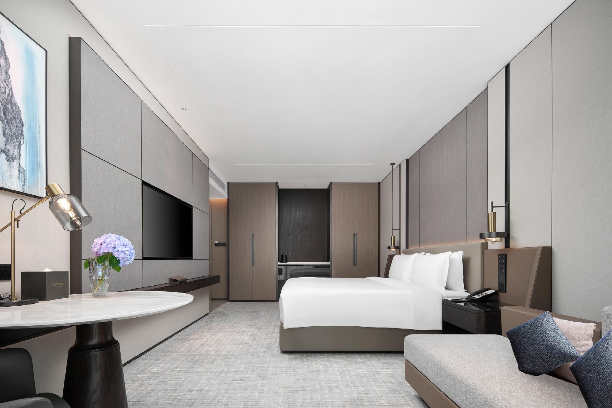 Deluxe Room with one King-size bed