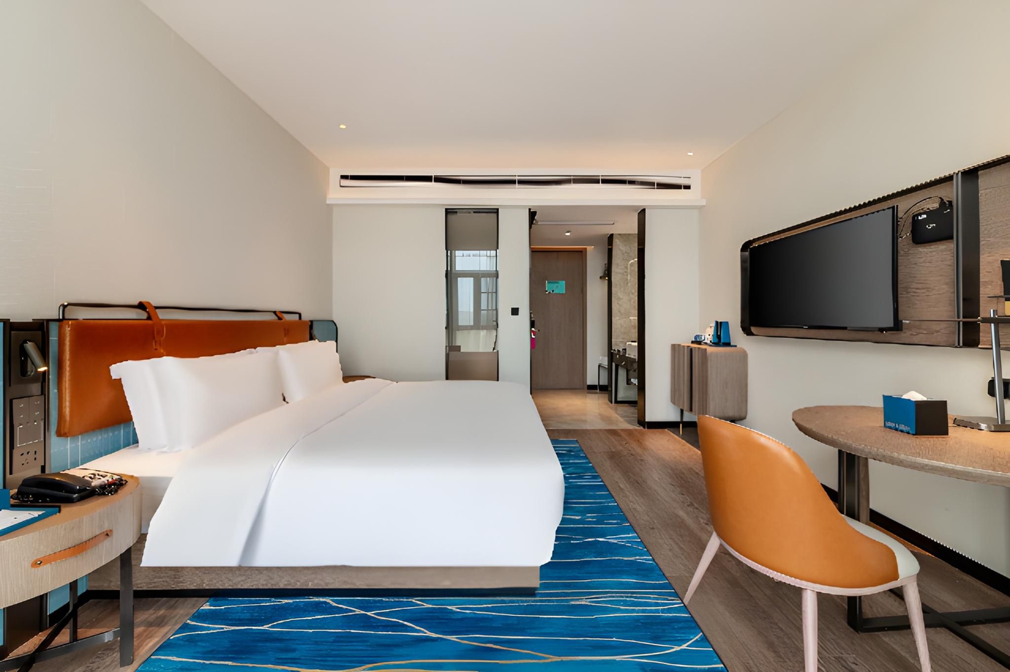 Dossen - Bed Room with Lake View