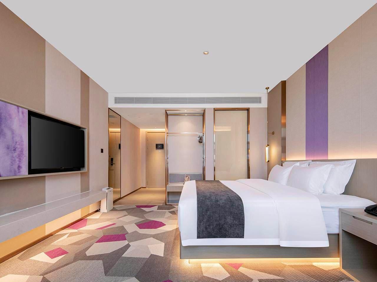 Deluxe Queen Room